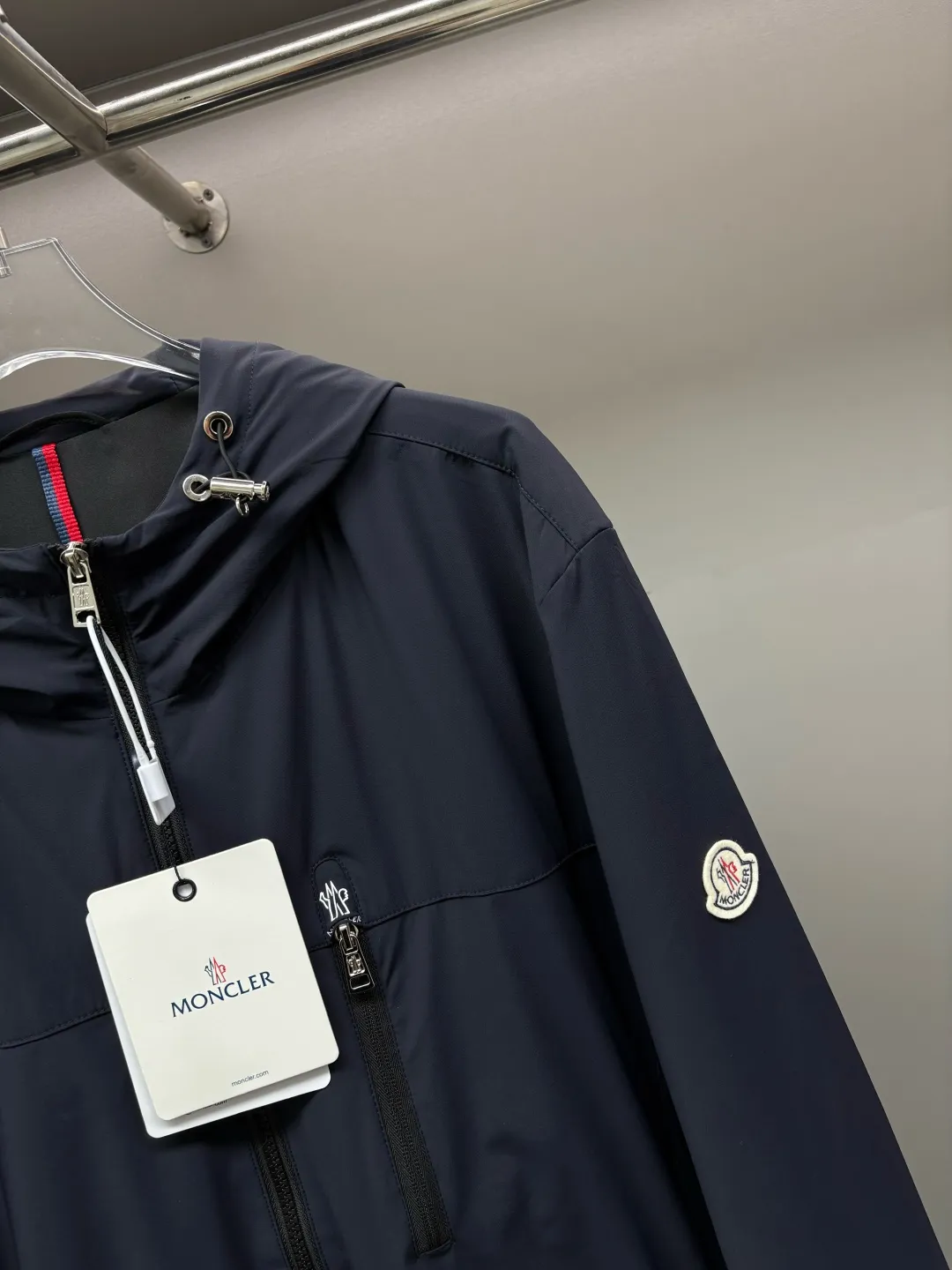 P560 Moncler new letter cotton jacket original fabric original accessories official same style Made of imported polyester fabric, customized fabric dyed in the same vat. Very comfortable and smooth to the touch. Very wide and stylish. Will not deform after long-term wear. Produced by a first-line brand factory. The label is full and textured. The latest style for autumn and winter. Fashionable and personalized. Super versatile and good-looking. Very suitable for both men and women. A must-have for everyone. Color: Black Royal Blue Size: L-4XL