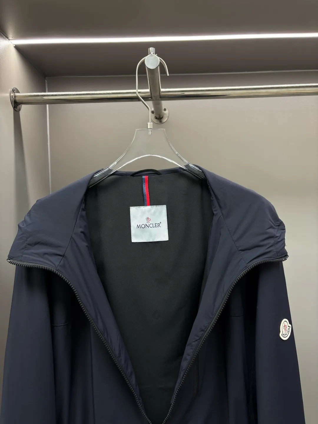 P560 Moncler new letter cotton jacket original fabric original accessories official same style Made of imported polyester fabric, customized fabric dyed in the same vat. Very comfortable and smooth to the touch. Very wide and stylish. Will not deform after long-term wear. Produced by a first-line brand factory. The label is full and textured. The latest style for autumn and winter. Fashionable and personalized. Super versatile and good-looking. Very suitable for both men and women. A must-have for everyone. Color: Black Royal Blue Size: L-4XL