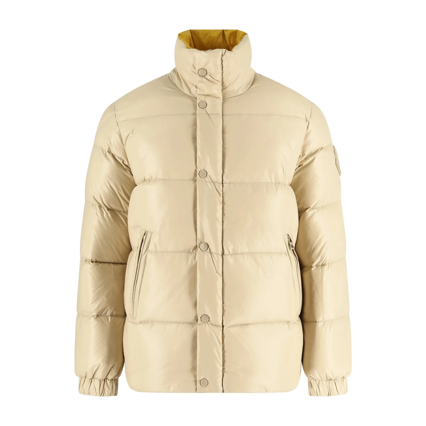 P1110 Moncler 1952 white fat man down jacket (yellow), DERVOX limited color matching, 1952 co-branded men's goose down stand-up collar thick bread, can be made as a couple's version. 95% European standard gooseneck down filling. The filling is extremely full. 700+ fill power. The tag barcode model number corresponds to the official website. The tag has built-in NFC electronic sensor for anti-counterfeiting) Dervox down is made of lightweight nylon laqué fabric, which is comfortable and warm without being heavy. This short style features an internal shoulder strap that can be carried as a carry when the weather heats up, making it ideal for urban or alpine wear. Made in pop tones, it's finished with a bold logo patch. Details Made of lightweight nvlon laqué fabric. Size:1-2-3-4-5