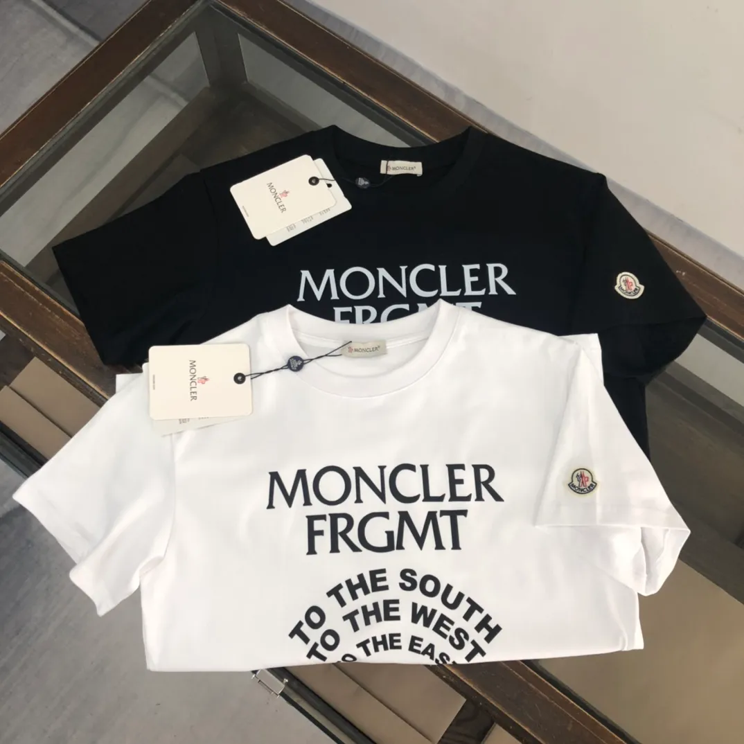 P160 🔥MONCLER Mengkou’s latest trade order short-sleeved T-shirt, in full condition! ! Logo printed on the chest! The upper body is comfortable and breathable, not stiff, and has a rich three-dimensional feel overall. It is a quality export order. It meets the simple needs of commuters for dressing. The upper body effect is very good, slimming, and not picky about the figure. The fabric workmanship... is impeccable. Only good workmanship and good fabrics can make you wear a good taste. It is a must-have item for everyone! Size: black white size S~XL