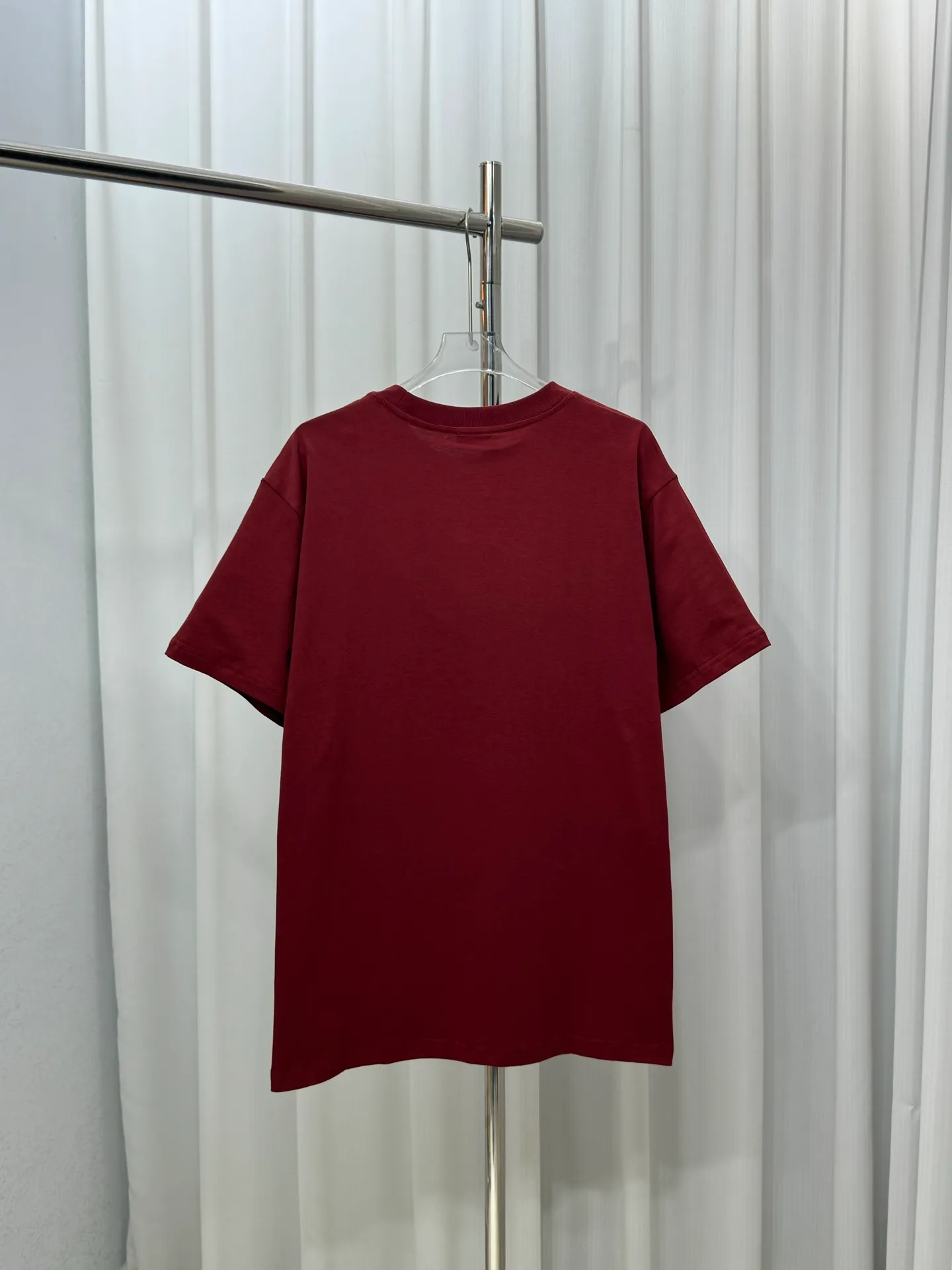 P160 Moncler woven pockets with hollow embroidered letter logo for men and women, short-sleeved T-shirt, 260g 100% double yarn pure cotton fabric, 32 double-strand threads, collar label, hangtag, main mark and three labels complete Size: XS S M L