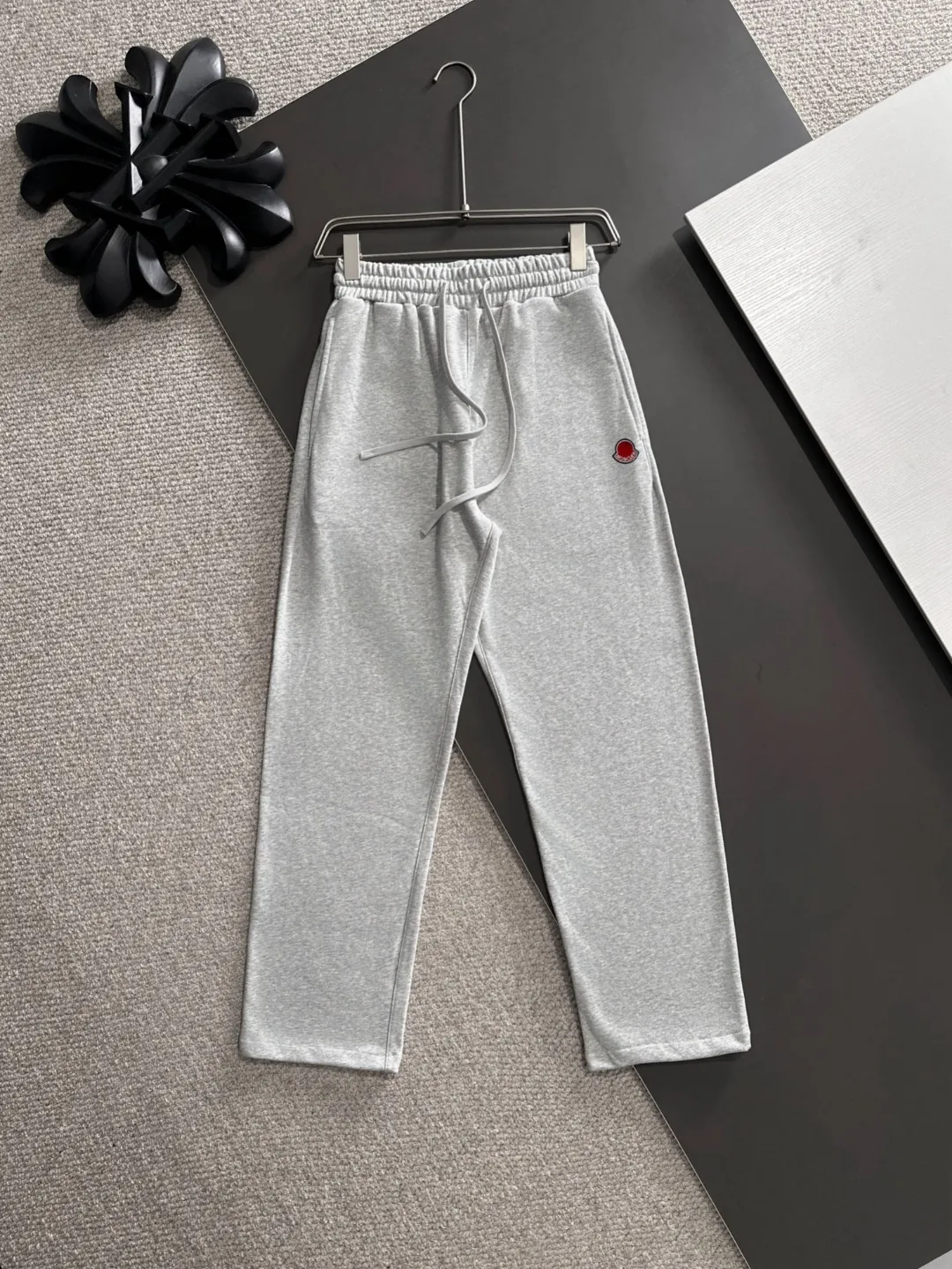 Next day shipping P720 MONCLER/Mongolian high quality 2025 autumn and winter new casual heavy industry hooded suit exclusively developed by yb! High quality production! The top version of the trading company channel order, external orders for imported custom fabrics, high breathability and comfort, impeccable details, absolutely worth buying! This type of suit is also a must-have for lazy people. You don’t have to think about how to match it, you can just get it in one set! Brand element design concept, delicate and soft feel! It presents a casual cut and the upper body shape is great! On sale simultaneously on the official website! From a high-end men's positioning brand, the low-key luxury taste is irresistible! Exquisite workmanship and impeccable quality! The overall style is simple, fashionable and timeless, fully meeting the requirements of stylish and tasteful dressing! Sizes: S to XXL (or state your height and weight when placing an order)
