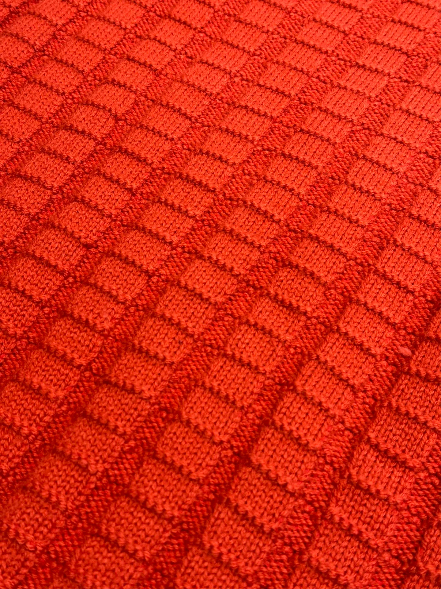 P430 Moncler embossed knitted logo sweater is made of custom-woven engraved wool texture, with three-dimensional texture as the brushstrokes. The entire embossed knitting reconstructs the dimension of knitted aesthetics. It produces a light and dark gradient texture halo as the human body moves. The iconic Moncler logo embroidered logo decorates the sleeves, making it highly recognizable.  The whole piece of embossed vertical grain knitting uses specific stitches and changes in fabric structure, and changes the arrangement of stitches and the density of the fabric, so that the vertical grains present a relief effect that is raised on the surface of the sweater, forming undulating changes in the vertical grains.  Curved thread structure, by changing the stitching method and the arrangement of yarns during the knitting process, makes the yarns present a curved distribution in the fabric.  size：s m l xl