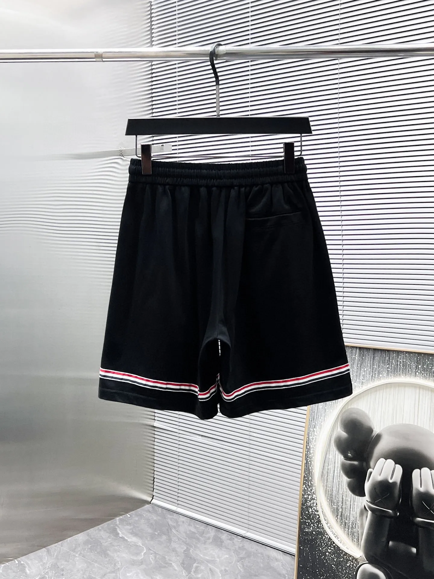 P560 Brand [MONCLER Mouth Covered] 2025 round neck short-sleeved shorts suit. The pure cotton fabric upper body will not be stuffy. The smooth and comfortable skin-friendly effect is more breathable. The fabric has its own texture. Classic logo technology. A new interpretation from a unique angle. Fashionable and versatile! Size: M-3XL (maximum wear: 190 pounds)