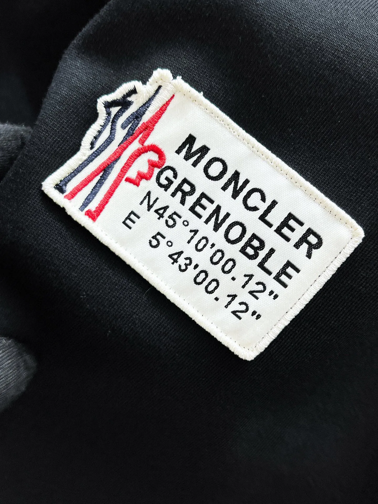 P560 Brand [MONCLER Mouth Covered] 2025 round neck short-sleeved shorts suit. The pure cotton fabric upper body will not be stuffy. The smooth and comfortable skin-friendly effect is more breathable. The fabric has its own texture. Classic logo technology. A new interpretation from a unique angle. Fashionable and versatile! Size: M-3XL (maximum wear: 190 pounds)