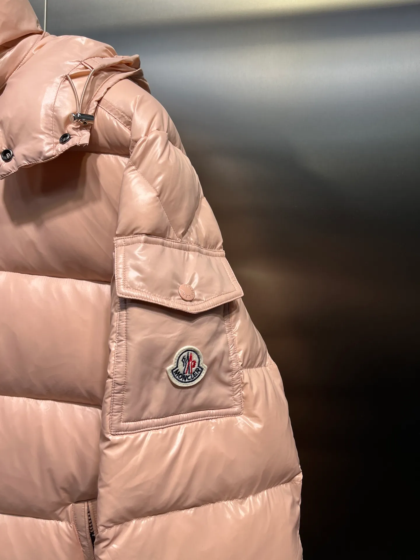 P700 𝗠𝗼𝗻𝗰𝗹𝗲𝗿 𝗠𝗮𝘆𝗮/ Moncler's top-quality Maya down jacket is a super hot style that you can't buy in winter. Eason Chan, Nicholas Tse, and Zhao Lusi have been wearing it one after another. They speak for themselves with their strength, a veteran-level style. This series is known for its fluffy bread style and glossy effect. It is the most popular series in the classic main line of the M family. Buying at the counter and from the official website is basically a matter of rush! Promise me to buy it soon! Just needed series! ! Don’t wait until winter when it’s hard to get one size: 123456