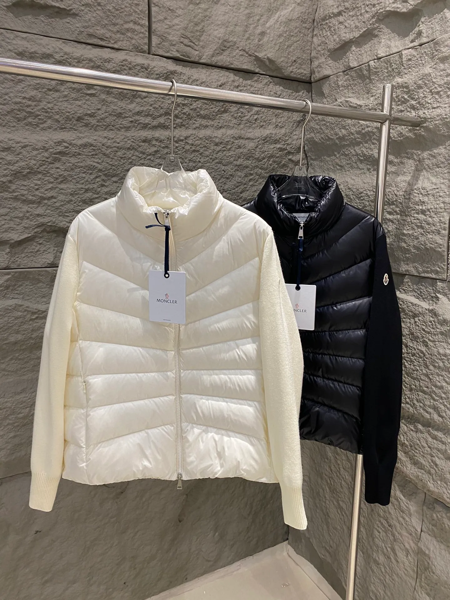 P720 Moncler Women's Stand Collar Knitted Patchwork Down Jacket This padded cardigan is a classic Moncler design piece that can be worn alone or paired with coats and jackets. Lightweight knit style made from soft wool and filled with down on the front and back. Color: black/white Size: 1/2/3/4