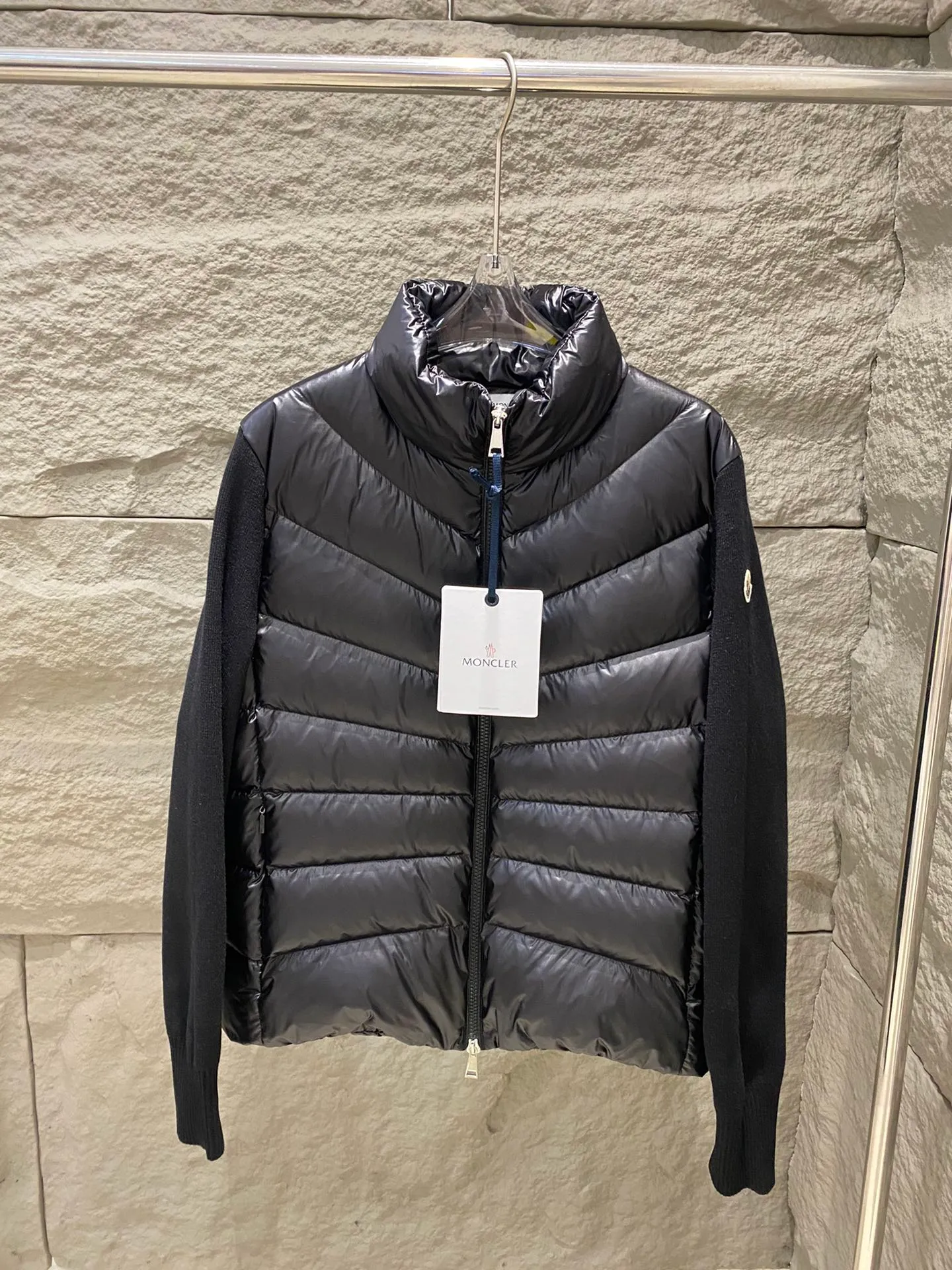 P720 Moncler Women's Stand Collar Knitted Patchwork Down Jacket This padded cardigan is a classic Moncler design piece that can be worn alone or paired with coats and jackets. Lightweight knit style made from soft wool and filled with down on the front and back. Color: black/white Size: 1/2/3/4