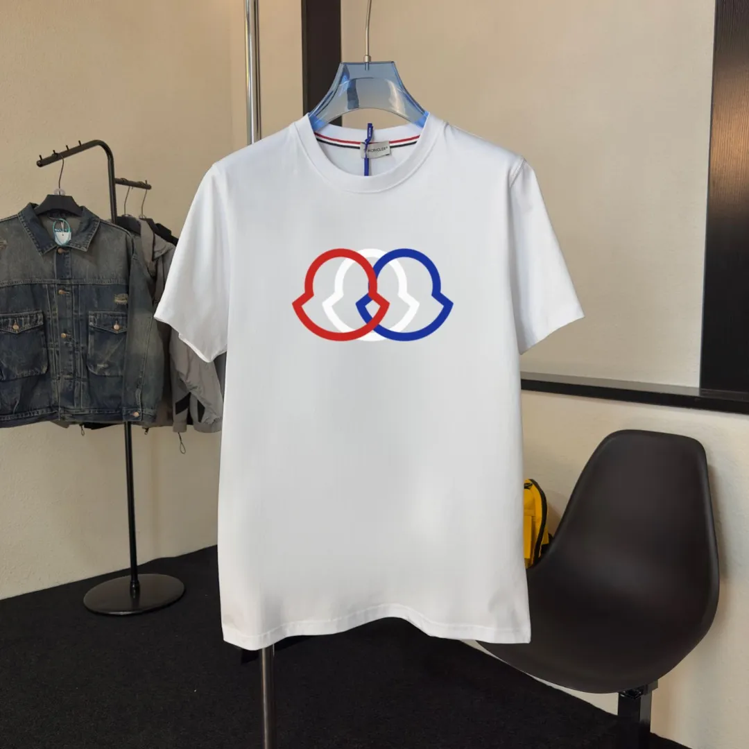 P140 Upgraded version "Mobile phone smart sensor ~ NFC chip armband ~ Direct access to the official website for anti-counterfeiting" "Moncler ~ Mouth Mouth" 2025 new high-quality round neck short-sleeved T-shirt. The cuffs have imported embroidered labels. Customized dyeing, very comfortable to touch. Super versatile and good-looking short-sleeved. Complete with three labels. Non-market ordinary version. Feel free to compare. Quality is absolutely guaranteed! ‼ First of all, this original fabric is all custom-woven with 32-count double yarn fabric, 250G, and the weight is the same‼ Fine workmanship, double waistcoat method, double waistcoat method, double waistcoat method makes the whole dress more three-dimensional, which is not a craft that ordinary T-shirts can achieve🤪 Size: S-M-L-XL-2XL Color: black, white, apricot, same style for men and women