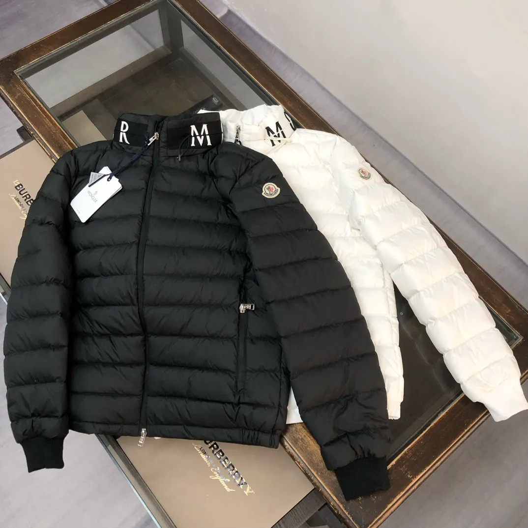 P820 ​​Black real shot ✦ MONCLER Men's and Women's Unisex Stand Collar Down Jacket (Hidden Hat) Hot Sale at the Counter! New styles of down are available for autumn and winter 💥 New styles are emerging in an endless stream, with heavy embroidery of English letters on the collar, custom thread design on the cuffs, 90 white duck down, ultra-fine tailoring, and the accessories and hardware are also meticulous. We just want to bring good products to everyone 😎 Color: black white Size: 1-5 (M ~ 3XL)