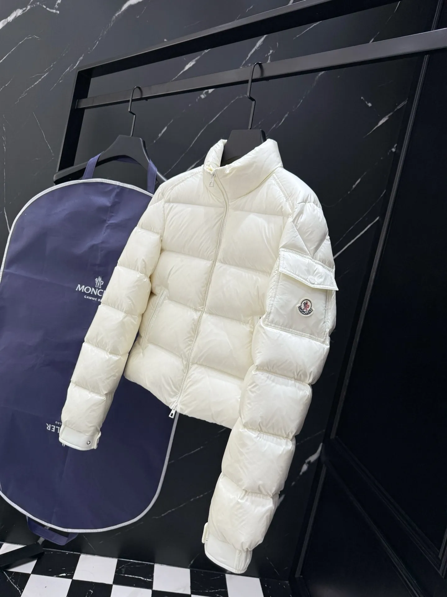 P760 moncler 🌟down jacket, original custom-made hardware accessories, all imported and original customization, welcome to compare, absolutely high quality, using top-grade 90 white duck down, super soft, fluffy and plump, super heavy-duty, excellent fabric workmanship, perfect version, note⚠fabric is super comfortable, exclusive model, non-market product, women's model, color: black, white, pink, size: 1234