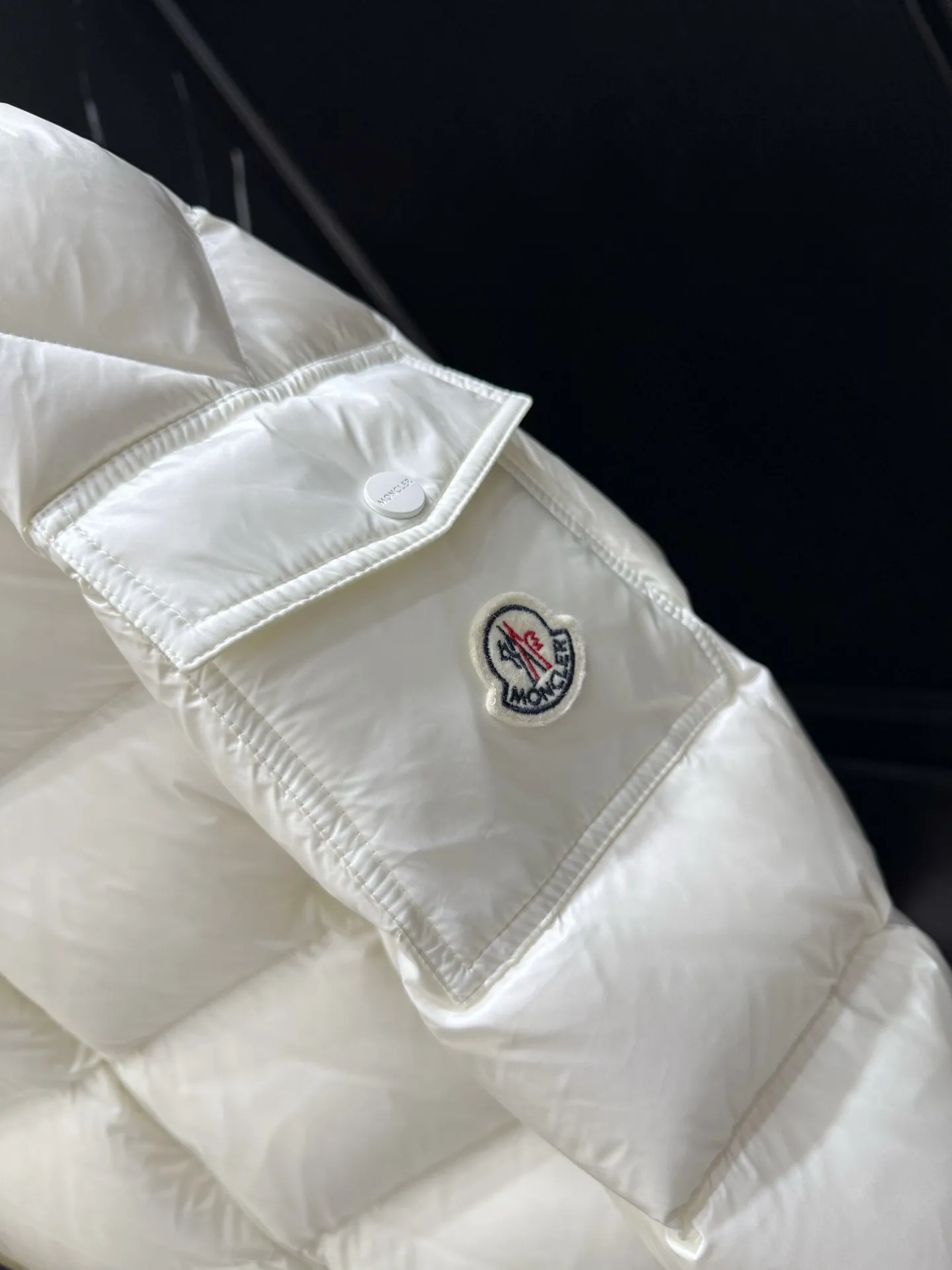 P760 moncler 🌟down jacket, original custom-made hardware accessories, all imported and original customization, welcome to compare, absolutely high quality, using top-grade 90 white duck down, super soft, fluffy and plump, super heavy-duty, excellent fabric workmanship, perfect version, note⚠fabric is super comfortable, exclusive model, non-market product, women's model, color: black, white, pink, size: 1234