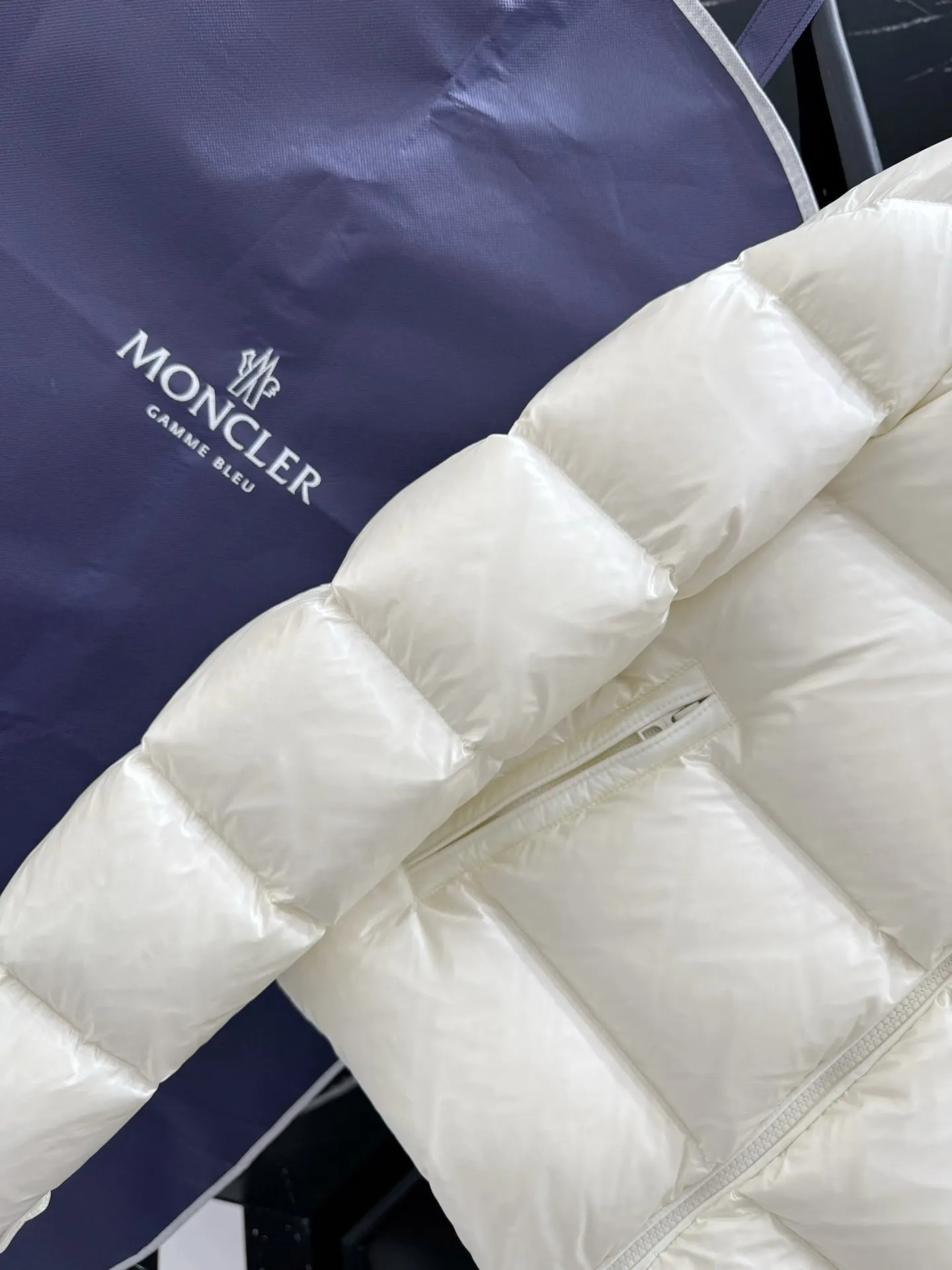 P760 moncler 🌟down jacket, original custom-made hardware accessories, all imported and original customization, welcome to compare, absolutely high quality, using top-grade 90 white duck down, super soft, fluffy and plump, super heavy-duty, excellent fabric workmanship, perfect version, note⚠fabric is super comfortable, exclusive model, non-market product, women's model, color: black, white, pink, size: 1234