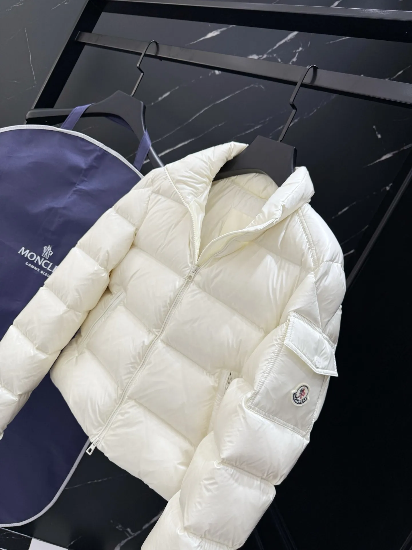 P760 moncler 🌟down jacket, original custom-made hardware accessories, all imported and original customization, welcome to compare, absolutely high quality, using top-grade 90 white duck down, super soft, fluffy and plump, super heavy-duty, excellent fabric workmanship, perfect version, note⚠fabric is super comfortable, exclusive model, non-market product, women's model, color: black, white, pink, size: 1234