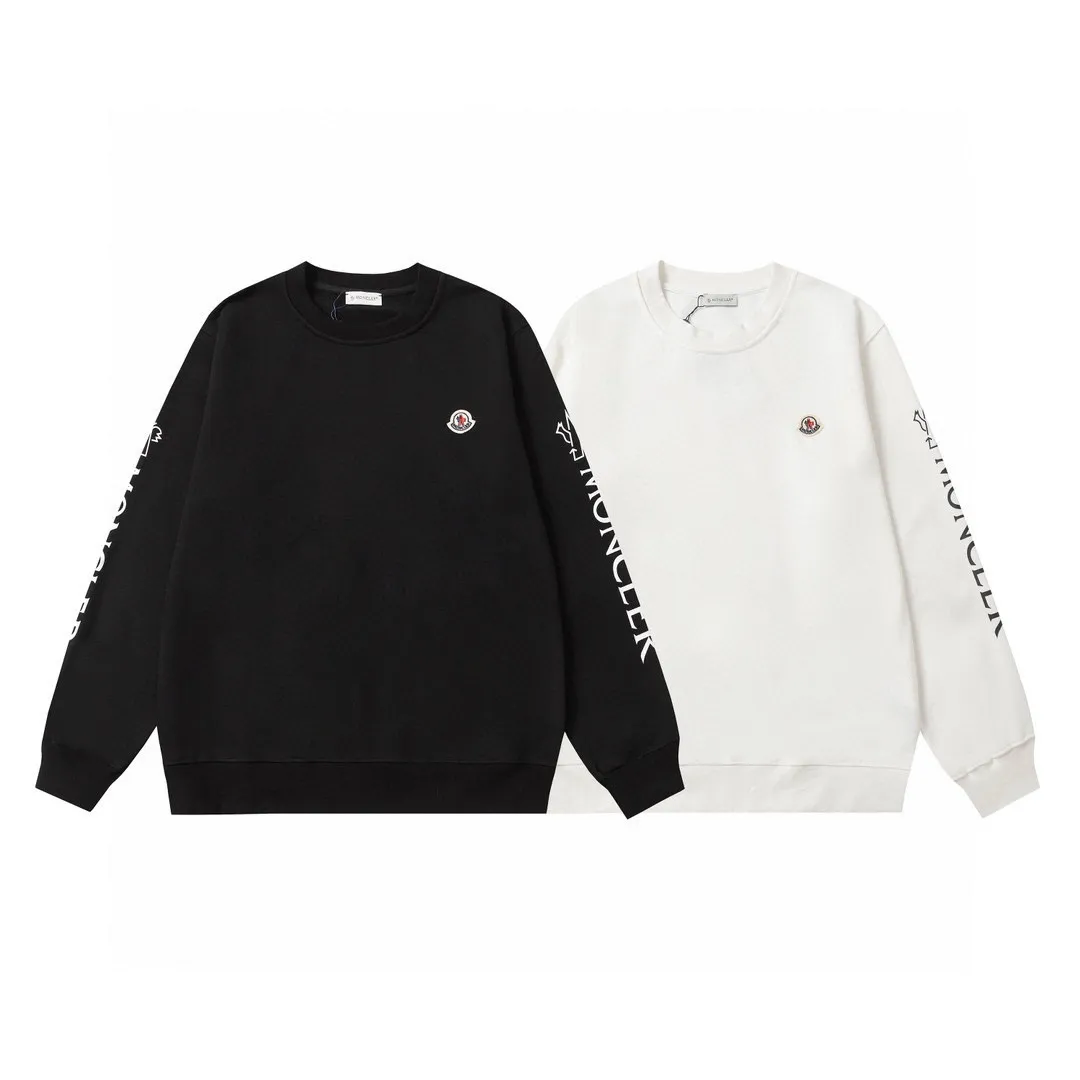 P210 Style number: 862 〈MONCLER〉The price of the MONCLER printed round-neck sweatshirt is actually quite advantageous. Those who have been to the counters should know that the price of the MONCLER is not much cheaper than Gucci Burberry. It is just relatively low-key and unwilling to hype. It is a picture that you want to buy or not. The aloof existence... ✅460 grams of 100% pure cotton woolen fabric. The OS version is too large. ✅Combined with the original high-weight double yarn thread. ✅Correct three-needle and five-thread technology. Chain hem Color: Black White Size S M L