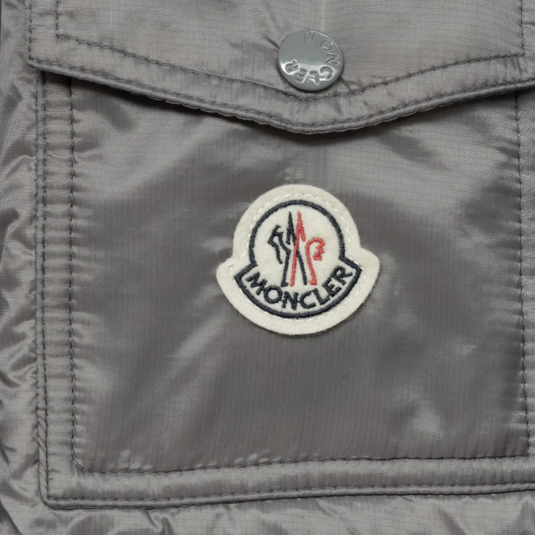 P920 top version (different currencies) Style: Moncler Moncler FW25 Couyere Hooded Short Down Jacket New Maya hooded zipper down jacket (all made of national standard 90 goose down, sizes are all authentic digital sizes) Color: Picture color Size: 1-2-3-4-5 Fabric: 90 goose down Accessories: Full set of customized accessories No gender distinction, same style for men and women