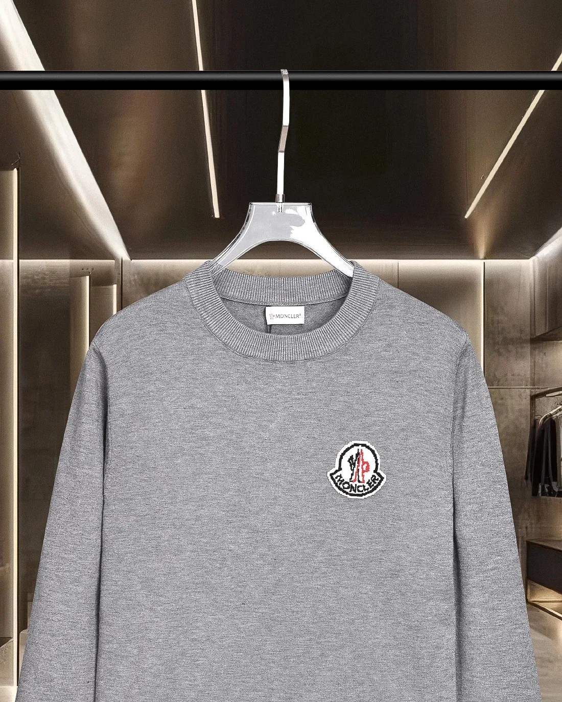 P236 Moncler/muzzle 25Fw classic chest Logo letter badge logo casual knitted pullover sweater 2025FW official website new original fabric official same style Selected sweater customization Imported wool fabric High-end version, counter custom fabric High breathability and comfort, exquisite workmanship, impeccable detail processing, ✅ custom logo engraved buttons, three labels complete. Brand element design concept reflects high quality. It feels delicate and soft! Presenting a casual cut, the upper body shape is great 🐍 Color; black, white and gray Size: M-XXXL