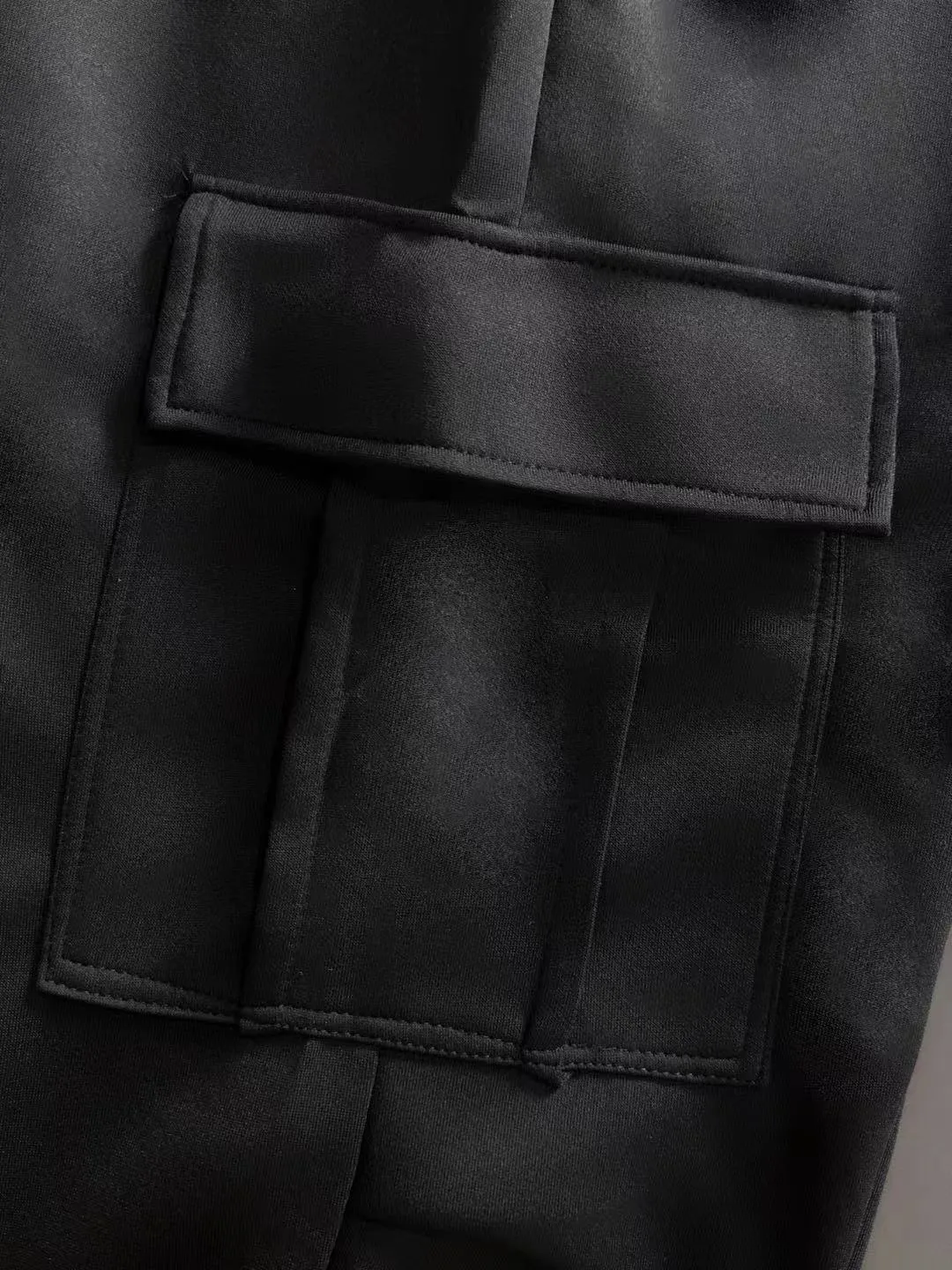 Shipped in 2-3 days P360 MONCLER/Mongolian Exclusive first release of 25ss autumn and winter new high-quality trousers Compare real-life details at will A perfect choice for autumn and winter, a must-have item. Sizes: M to 3XL (please state your height and weight when placing an order)