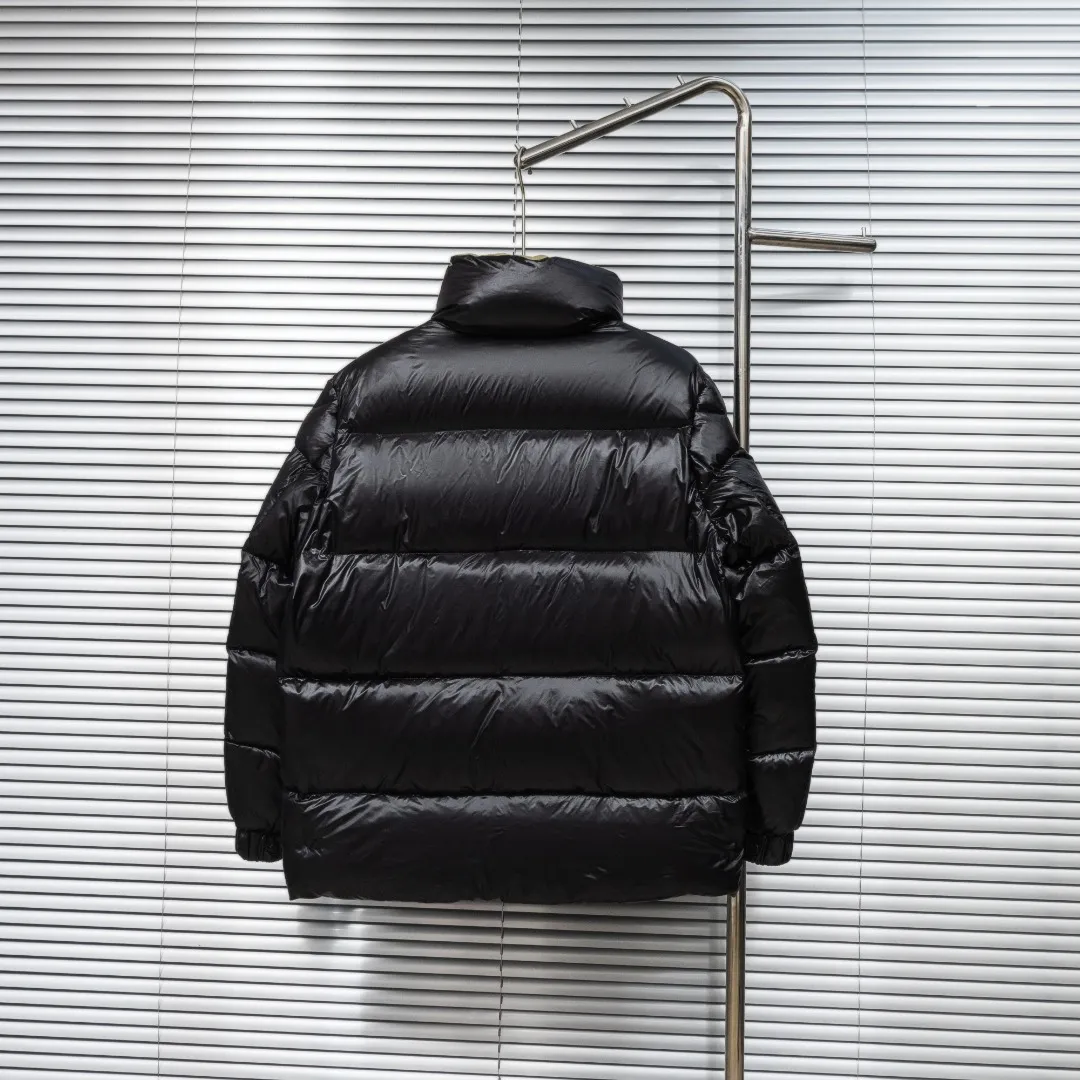 P900 top version (different currency) Style: Moncler Moncler Mengkou 25 new Tripiti down jacket (all made of national standard 90 goose down, sizes are all authentic digital sizes) Color: picture color Size: 1-2-3-4-5 Fabric: 90 goose down Accessories: full set of customized accessories No gender distinction, same style for men and women