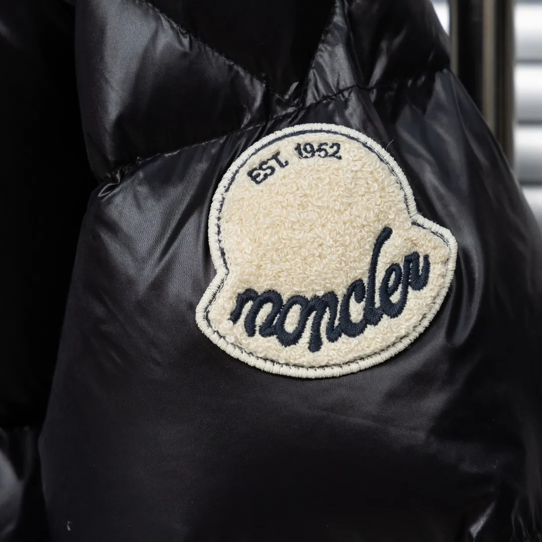 P900 top version (different currency) Style: Moncler Moncler Mengkou 25 new Tripiti down jacket (all made of national standard 90 goose down, sizes are all authentic digital sizes) Color: picture color Size: 1-2-3-4-5 Fabric: 90 goose down Accessories: full set of customized accessories No gender distinction, same style for men and women