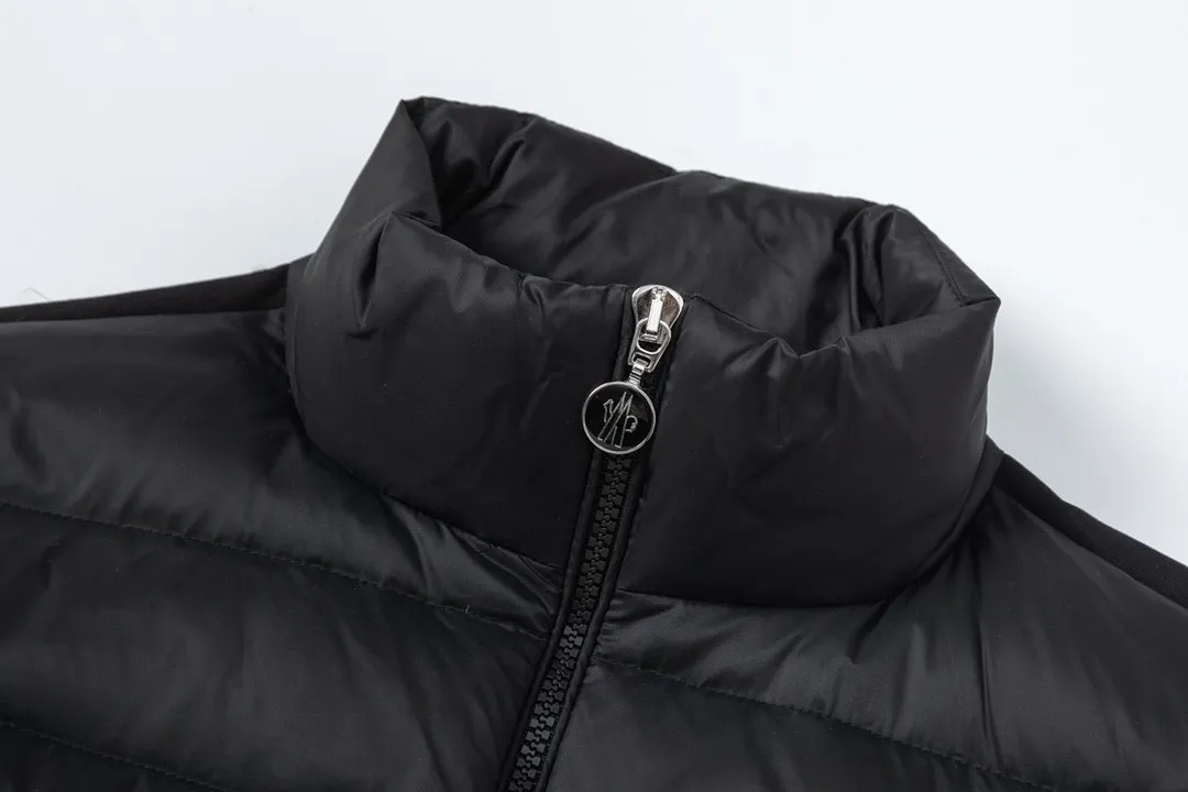 P620 (with dust bag) Moncler/muzzled new arrival Stand collar spliced air cotton down jacket Customized yb windproof and waterproof nylon material White goose down filling The whole piece is light and warm Stand collar design is fashionable and does not look bloated Classic rectangular texture splicing Air cotton sleeves Back and shoulders Iconic brand seal decoration presents the brand concept Regular slim version is different from the large version Black versatile fashionable white gentle temperament 2 colors are classic versatile colors integrating warmth and fashion Get rid of the traditional bloated down for southern babies in autumn and winter. One piece can be worn alone by northern babies in early autumn. Customized fabrics and accessories for winter layering. Check the correct version. Filling standard: national standard 90 down filling, same style for men and women. Color: black/white. Size: S M L XL
