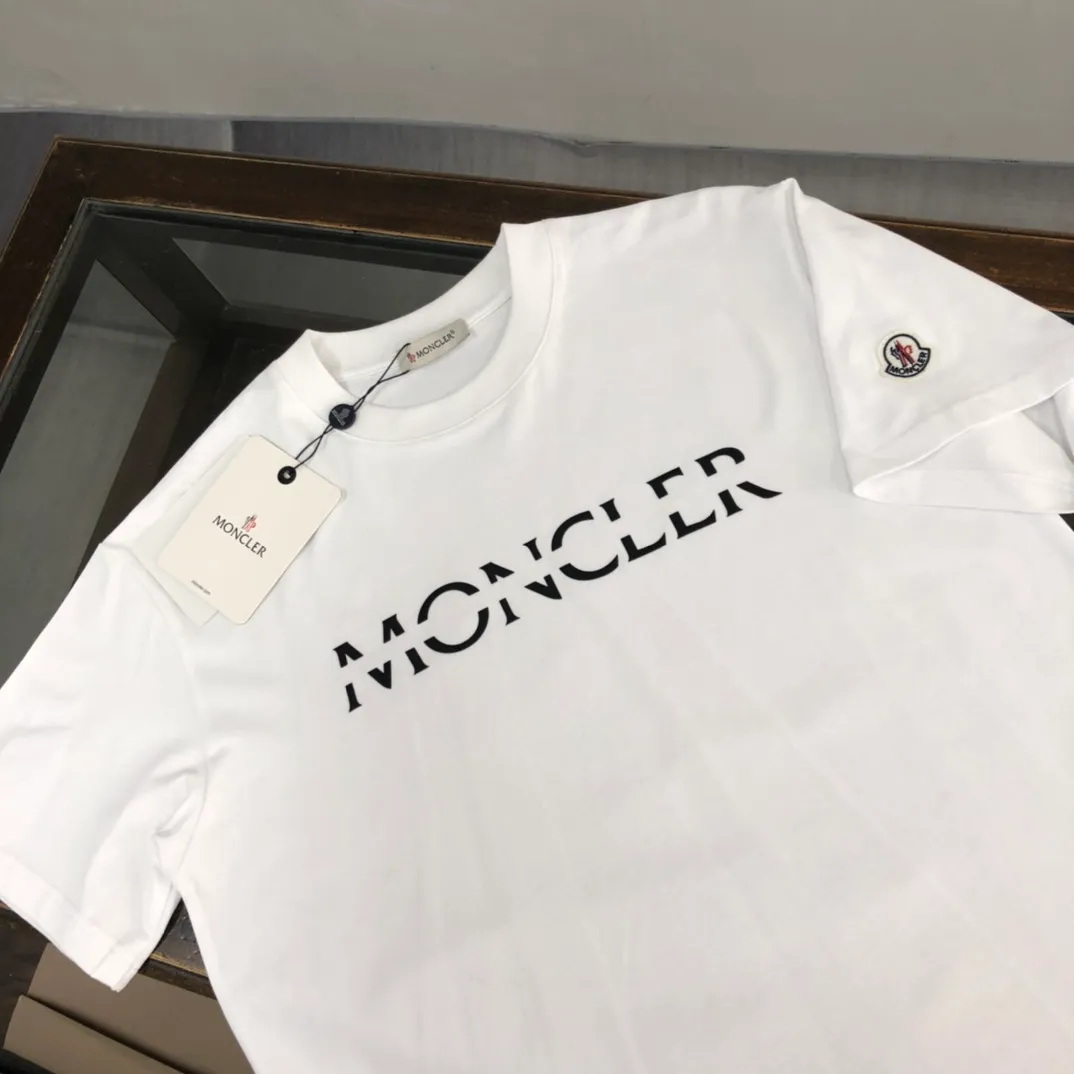 P150 Moncler 2025 new men's round neck short-sleeved couple's T-shirt, new spring and summer product, high quality 🔥🔥Fashionable and versatile, customized imported fabrics, comfortable to wear, breathable, fashionable without losing personality, casual and casual upper body, handsome and stylish, showing the temperament of a big brand. All three standards are complete! ! Color: Black White Gray Royal Blue Size: S-XL (loose fit)