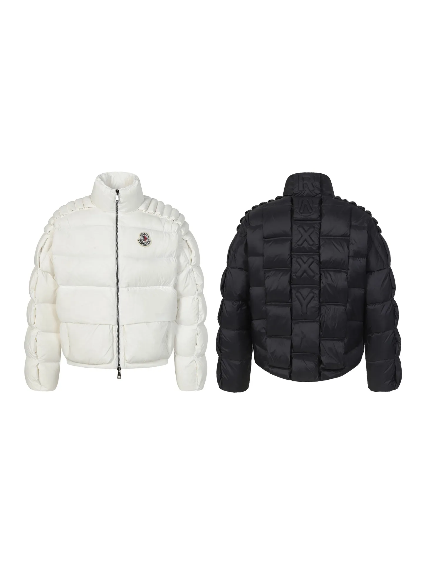 P920 Moncler Premium goose down filling ➕Original replacement fabric ➕Original matching hardware. The tag bar code is complete and consistent with the official website. The tag has built-in NFC electronic induction anti-counterfeiting. Supports multiple anti-counterfeiting verifications • Made of lightweight tear-resistant fabric • Fine tear-resistant fabric lining • Zipper opening and closing • Hidden pockets • Windproof placket • Zipper opening and closing • Quilted patch, filled with down • Co-branded felt logo patch Color: Black/White Size: 0 1 2 3 4