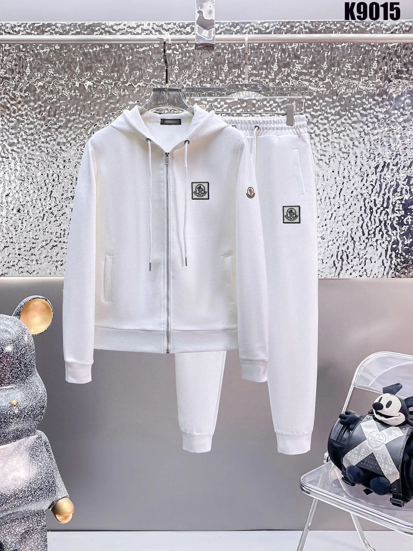 P400 💰【MONCLER】(Gospel for Fatty) hot-selling suit is coming. Focus on the original version of the official website. 2025 new hot-selling cardigan and sweatshirt suit. The original order is the best. 🇭🇰The meticulous work of top designers. Just for a fitting and perfect upper body effect. All-natural high-quality Roman cotton 100%, close-fitting comfort, noble and elegant! Original hardware embodies elegance and nobility! Counter size: M-5XL (maximum wear up to 220 pounds)