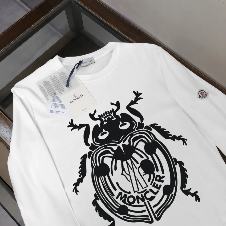 P180, a non-off-the-shelf model, you can trust it. Moncler printed long-sleeved T-shirt, 240g breathable cotton fabric, very soft and comfortable texture, does not shrink, does not deform, does not ball), can be worn alone as a base layer. Original customized accessories, collar label, care mark, hangtag, packaging (perfect details) Color: White Black Size: XS S M L