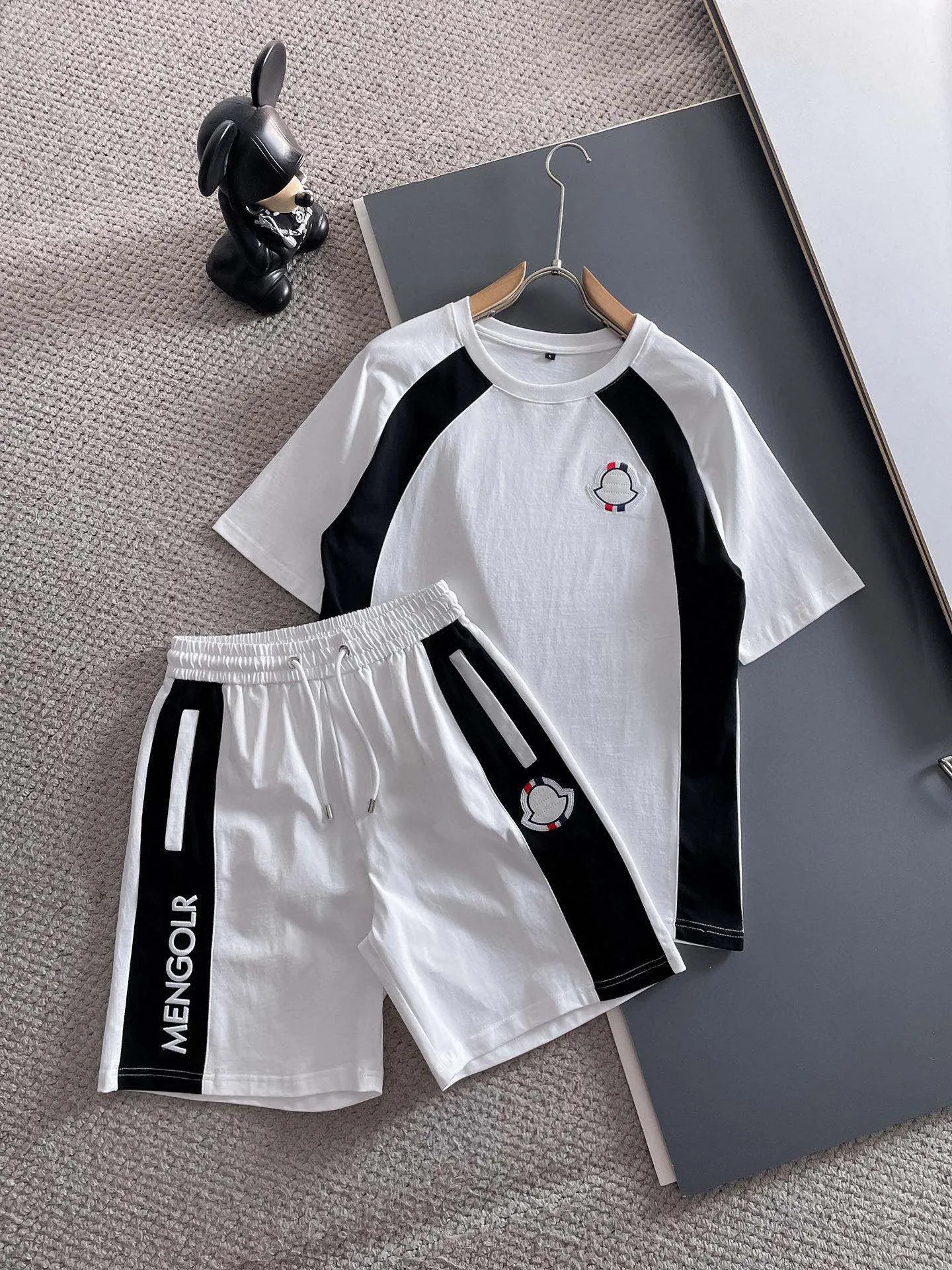 P570 Brand [MONCLER Mouth Covered] 2025 round neck short-sleeved shorts suit. The pure cotton fabric upper body will not be stuffy, the smooth and comfortable skin-friendly effect is more breathable, the fabric has its own texture, classic logo technology, a new interpretation from a unique angle, fashionable and versatile choice! Size: M-3XL (maximum wear: 190 pounds)