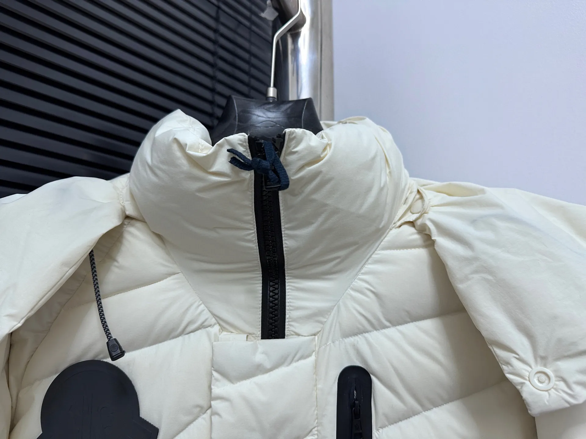 P1000 [moncler] Mengkou 2025 autumn and winter new down jacket. Original customized hardware accessories are all imported and original customization. Welcome to compare. Absolutely high quality. Use top 90 down. Super soft. Filled with fluffy and full feathers. Super heavy work. Fabric workmanship. Perfect version. Note⚠The fabric is super comfortable. Exclusive model. Non-market goods. Same style for men and women. Size: s-xxl