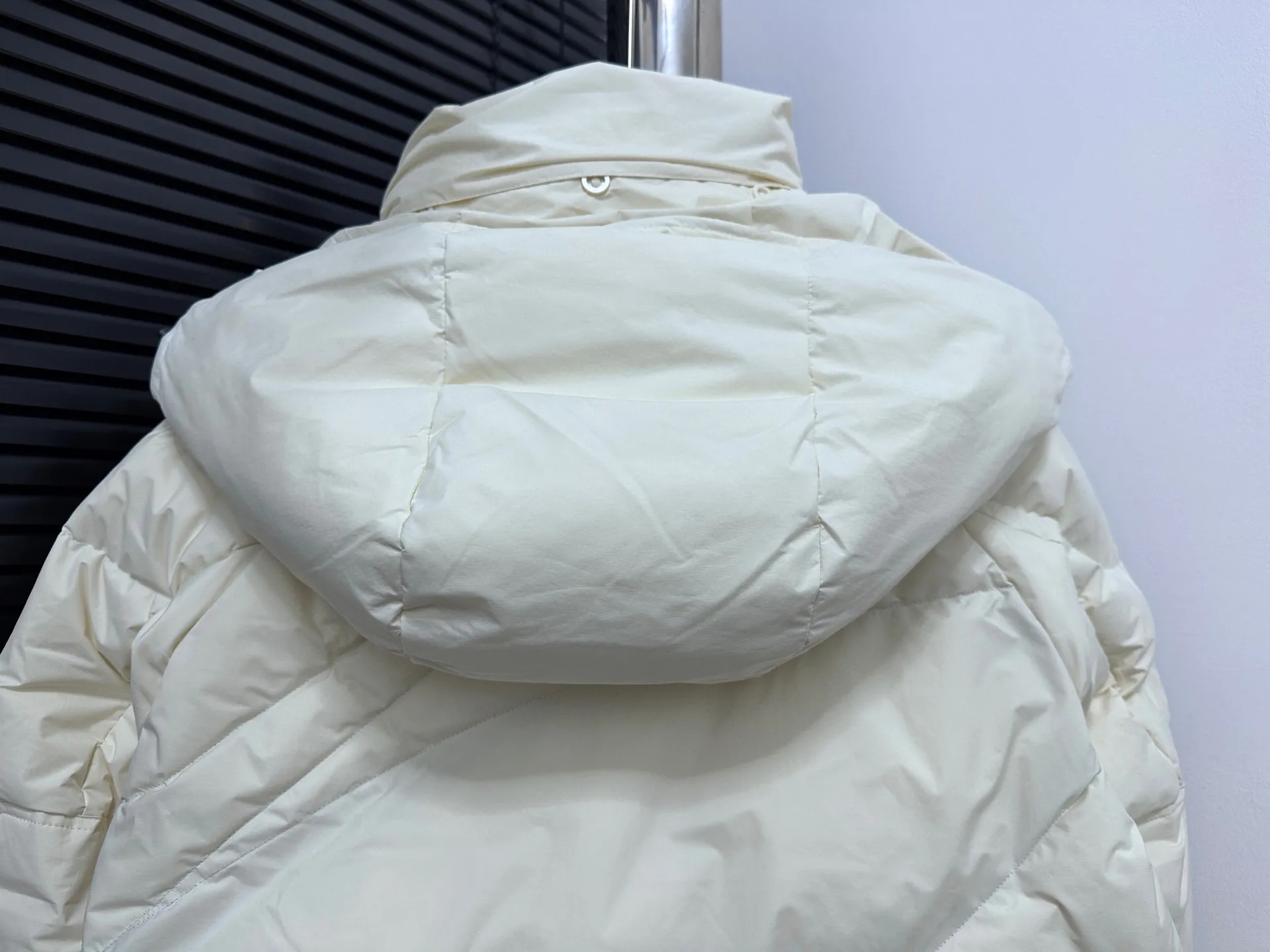 P1000 [moncler] Mengkou 2025 autumn and winter new down jacket. Original customized hardware accessories are all imported and original customization. Welcome to compare. Absolutely high quality. Use top 90 down. Super soft. Filled with fluffy and full feathers. Super heavy work. Fabric workmanship. Perfect version. Note⚠The fabric is super comfortable. Exclusive model. Non-market goods. Same style for men and women. Size: s-xxl