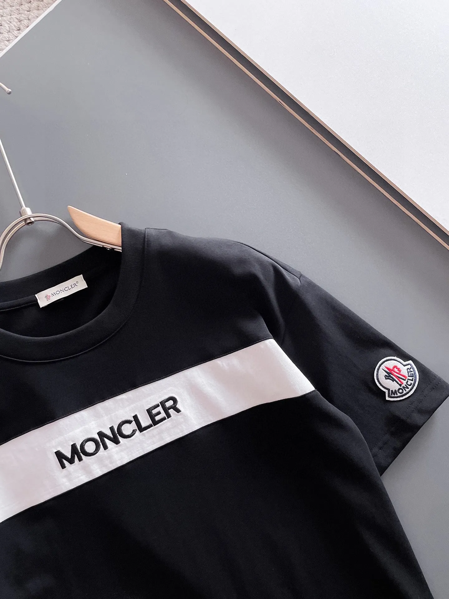 P570 Brand [MONCLER Mouth Covered] 2025 round neck short-sleeved shorts suit. The pure cotton fabric upper body will not be stuffy, the smooth and comfortable skin-friendly effect is more breathable, the fabric has its own texture, classic logo technology, a new interpretation from a unique angle, fashionable and versatile choice! Size: M-3XL (maximum wear: 190 pounds)