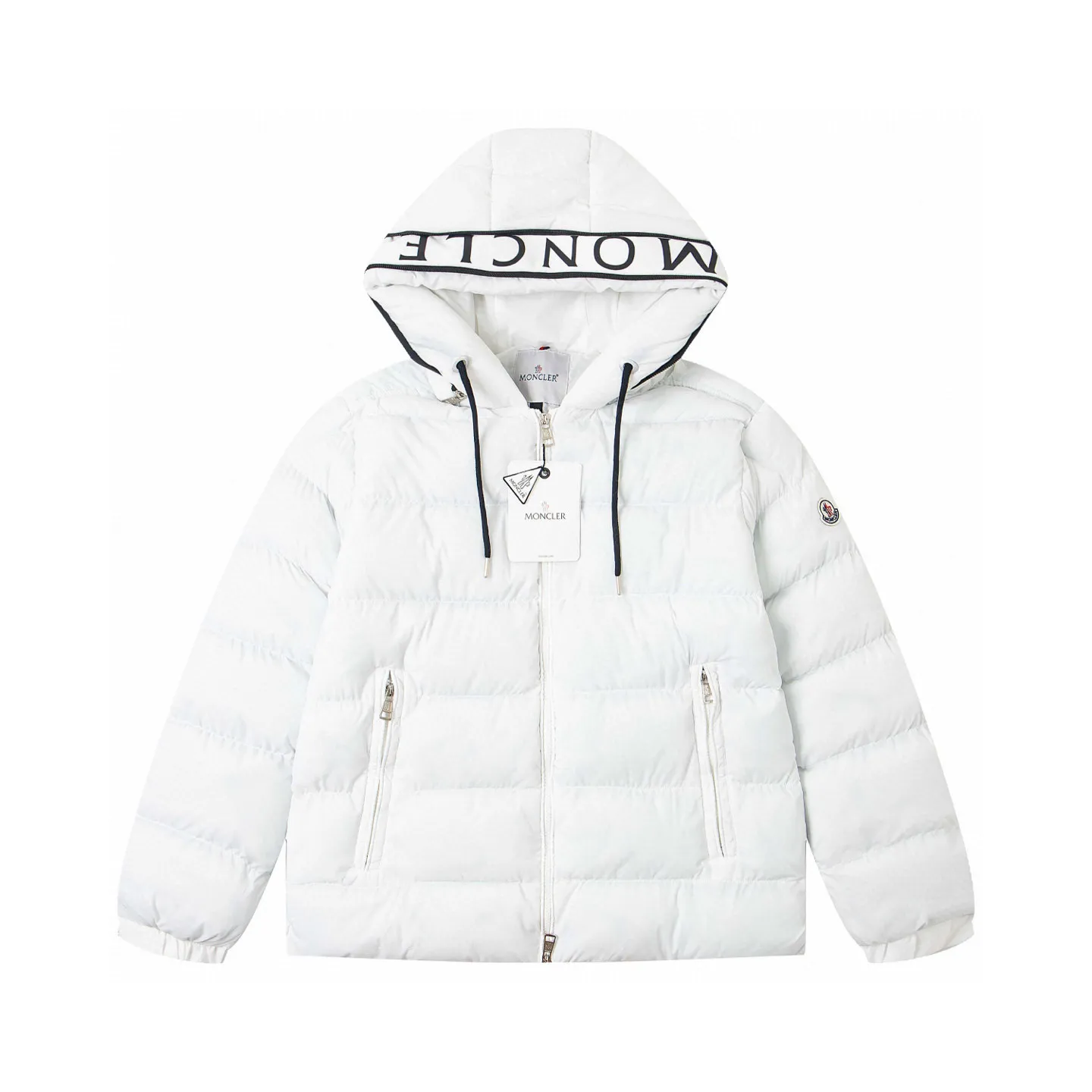 P390 Moncler Customized embroidered hooded zippered down cotton jacket. The past popular design made the clothes very rigid, not soft, and has no style when worn on the body. 25 years new model, completely renovated. The hood is embroidered with large letters. Very embroidered. Produced by the original factory. Try to restore the original large-scale products as much as possible. The most important thing about cotton jackets is warmth. It is very likely to have the same warmth retention properties as down. I have a genuine platform for Mongolian products that has been exported to Russia and Germany for many years. It can truly restore the original product one to one. We have extremely high requirements for auxiliary materials. We use gallbladder imported from the United States, and the price is even close to the price of fabrics. High-density, ultra-soft and diamond-proof cotton. Clothes are handmade, and the skills of workers are very important. The workers are all selected and have been engaged for many years. The public price is 1.5 times that of ordinary workers. Of course, the clothes produced are simply incomparable to small workshops outside. Color: Black White Navy Size: M-2XL