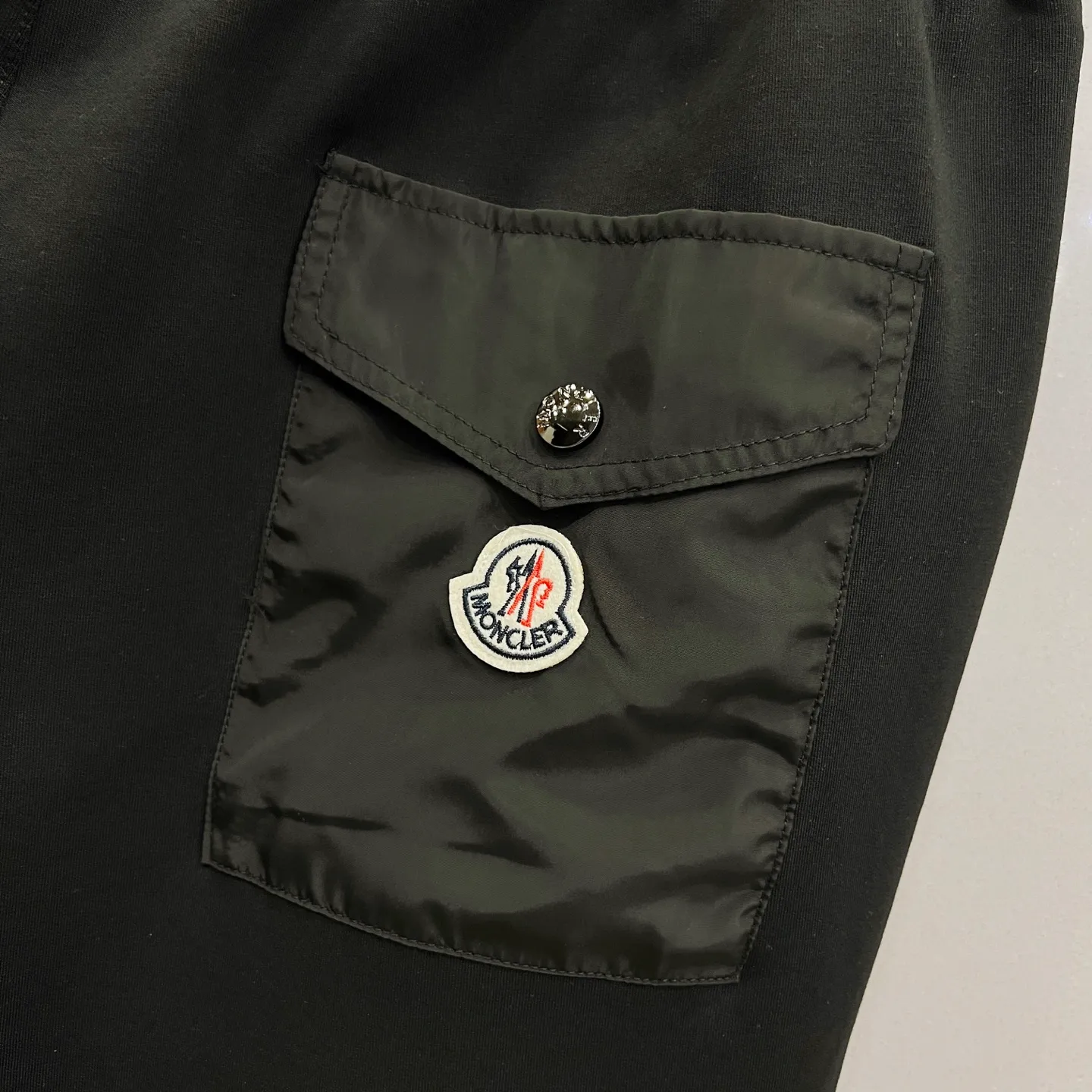 P180 MONCLER/muzzle custom space cotton shorts embroidered letters LOGO nylon pocket badge logo official synchronization high version high quality fashionable personality versatile trend pure original quality original fabric hang tag collar label washed wheat complete three standards color: black. apricot. gray. Size: XS-L