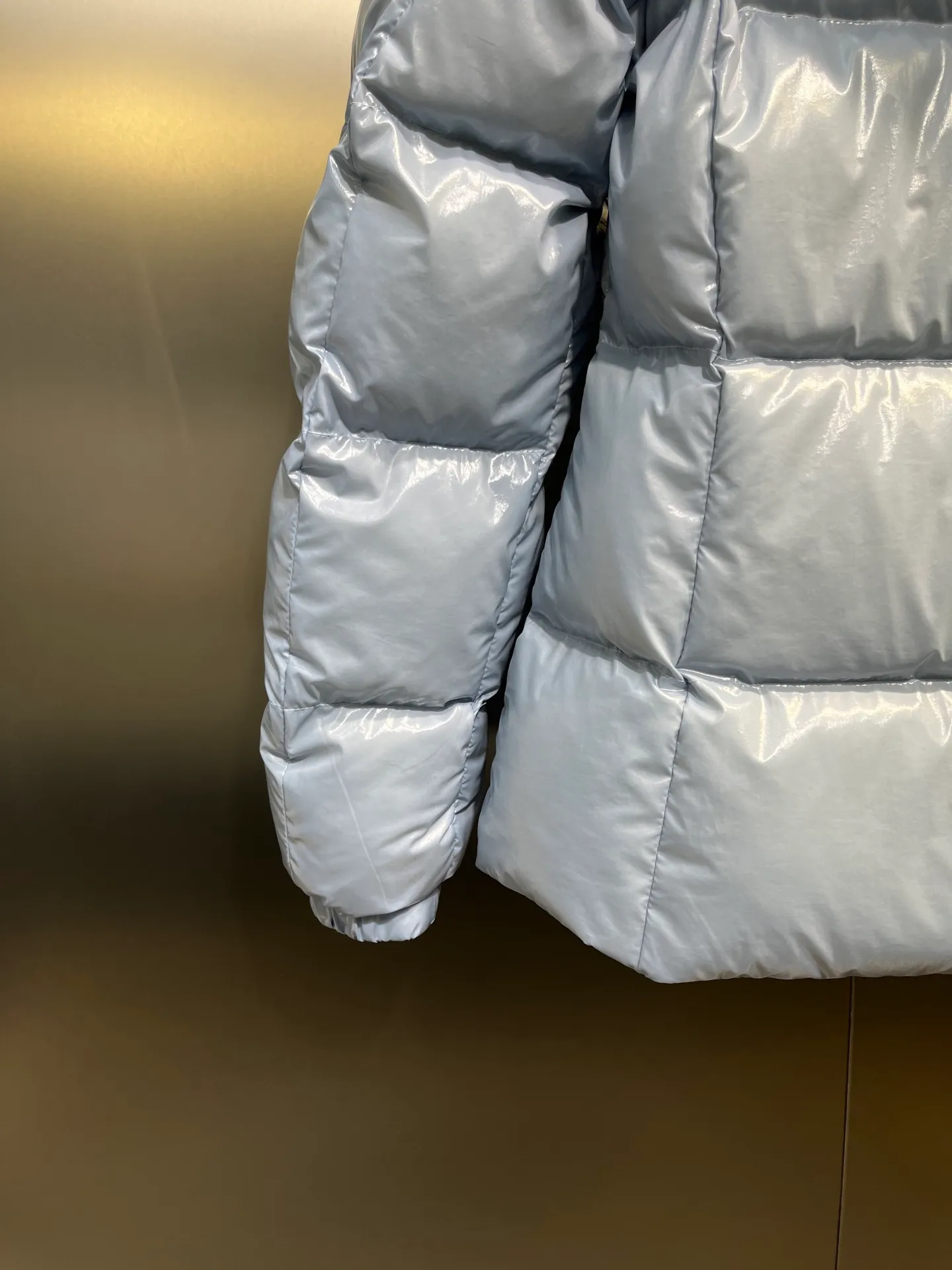 P900 Moncler🌟25 new oil wax leather waist style GLAREIN hooded long-sleeved down jacket for women. Oil wax leather coated new fabric, slim design style, warm and slimming, 90% duck down filling, molded custom hardware. Color: red, white, blue, black Code number: 1234