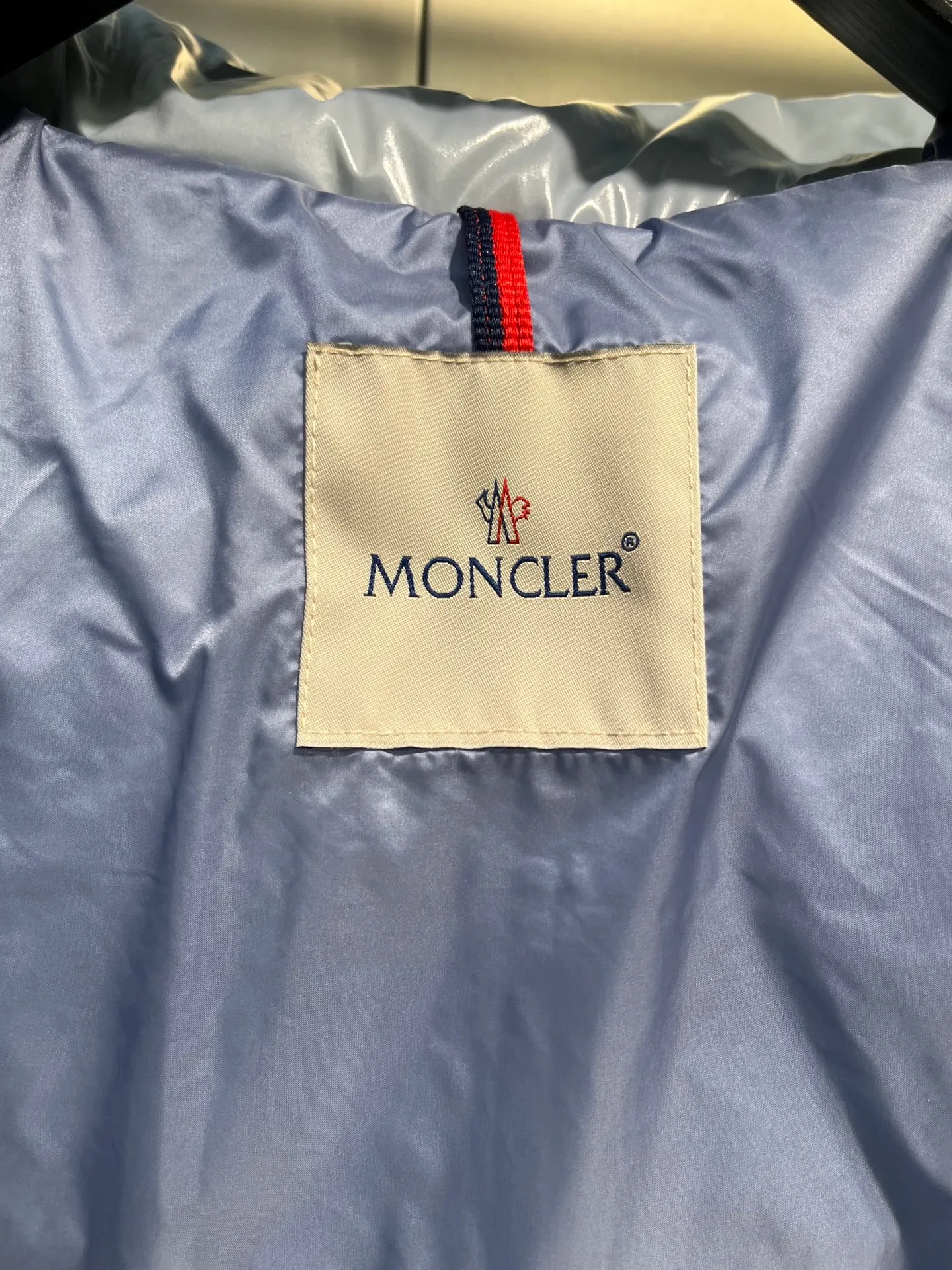 P900 Moncler🌟25 new oil wax leather waist style GLAREIN hooded long-sleeved down jacket for women. Oil wax leather coated new fabric, slim design style, warm and slimming, 90% duck down filling, molded custom hardware. Color: red, white, blue, black Code number: 1234