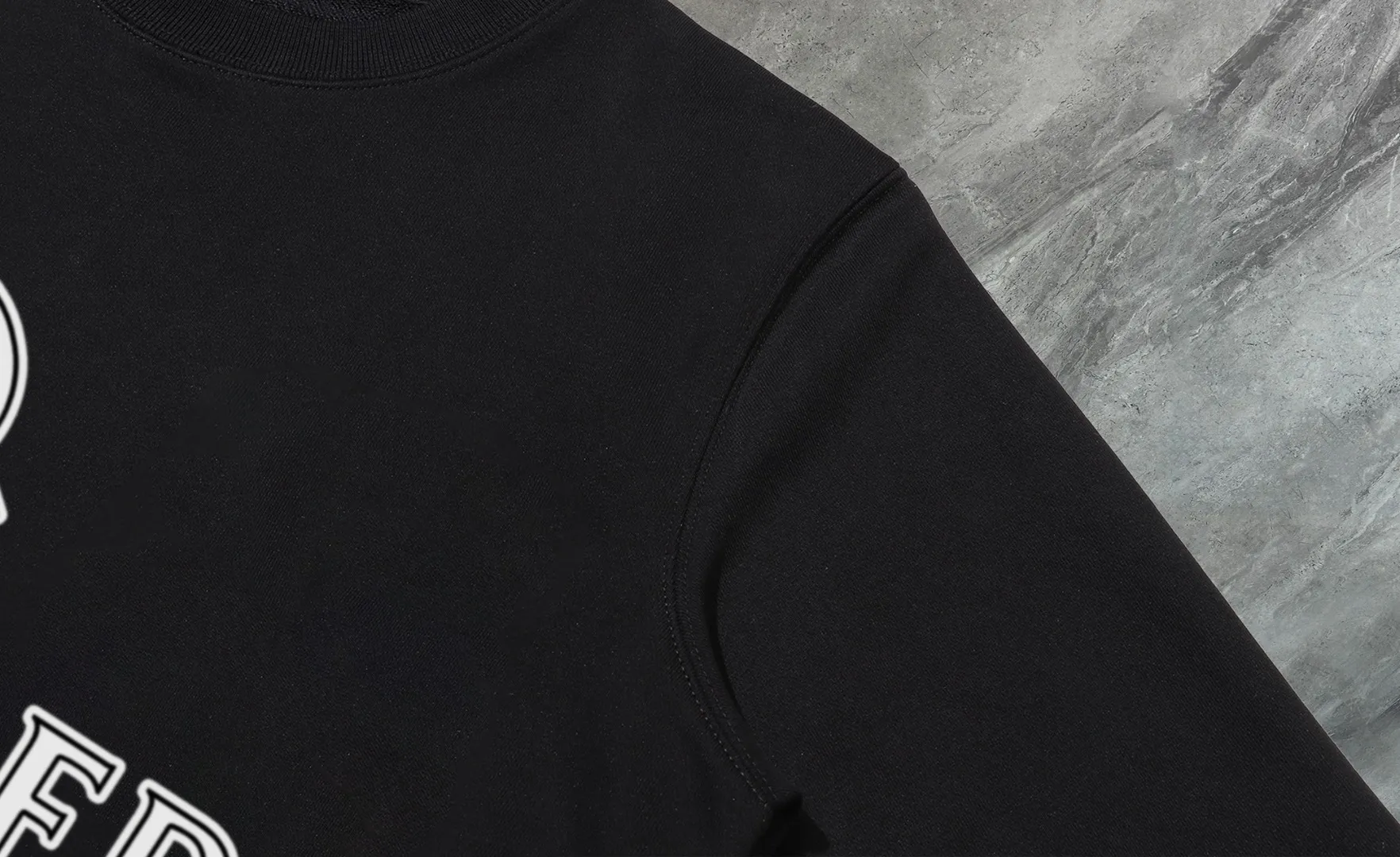 P210 High-version sweatshirt) [Long-term stock] 〖𝐌𝐎𝐍𝐂𝐋𝐄𝐑~Mask〗 Made of 440g heavy-weight fabric. It is different from the market currency. It can be matched with any variety and is properly handsome. 😎The whole dress is made of double waistcoats. The double waistcoats make the whole dress more three-dimensional. Not ordinary factories can do such fine work. 2025 Spring runway version of the T stage, on sale at the counter, round neck terry sweatshirt, high-end double-strand pure cotton, custom-made stretch ribs, dyed in the same vat, complete with three standards, matched with exquisite embroidered LOGO on the chest, simple and advanced, same style for men and women. Color: black, apricot, white, size: S M L XL 2XL