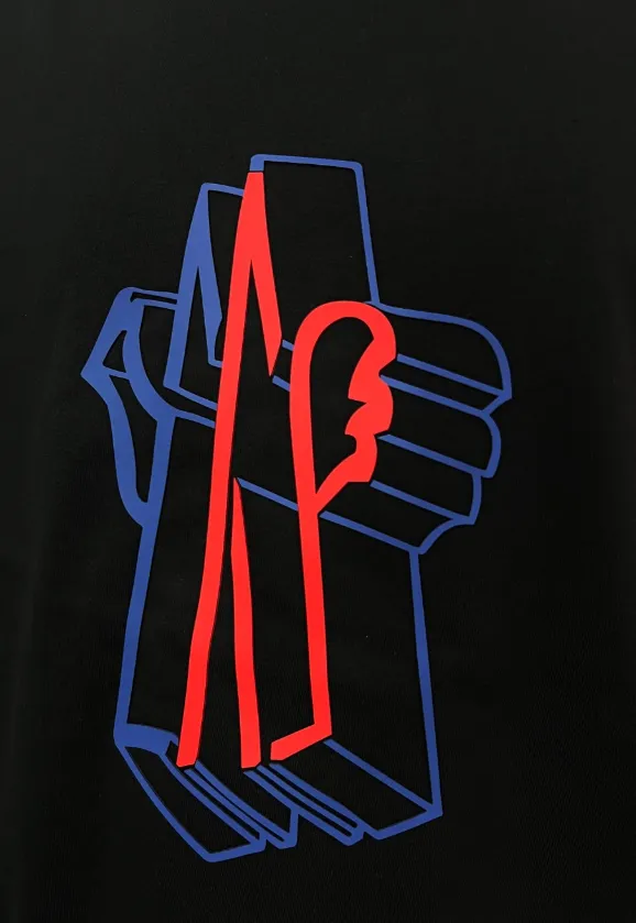 P190 Meng Mou·Moncler MONCLER is new, FW autumn and winter new long-sleeved T-shirt, with 0.7cm soft glue embossed large logo on the official website, matching details, three-needle threading process, made of 280g double yarn pure cotton fabric, imported woven thread, and the collar is bone-wrapped and wrapped to prevent deformation. , the fabric is soft and breathable, processed by high-temperature pre-shrinking process at the factory, scan the code and touch the NCF washable mark for identification, the details are in place, the upper body is simple and beautiful, the European size version, loose and suitable, a must-have for the autumn and winter base layer outer wardrobe, color: black, white, size XS-L (L size can wear 200 pounds)
