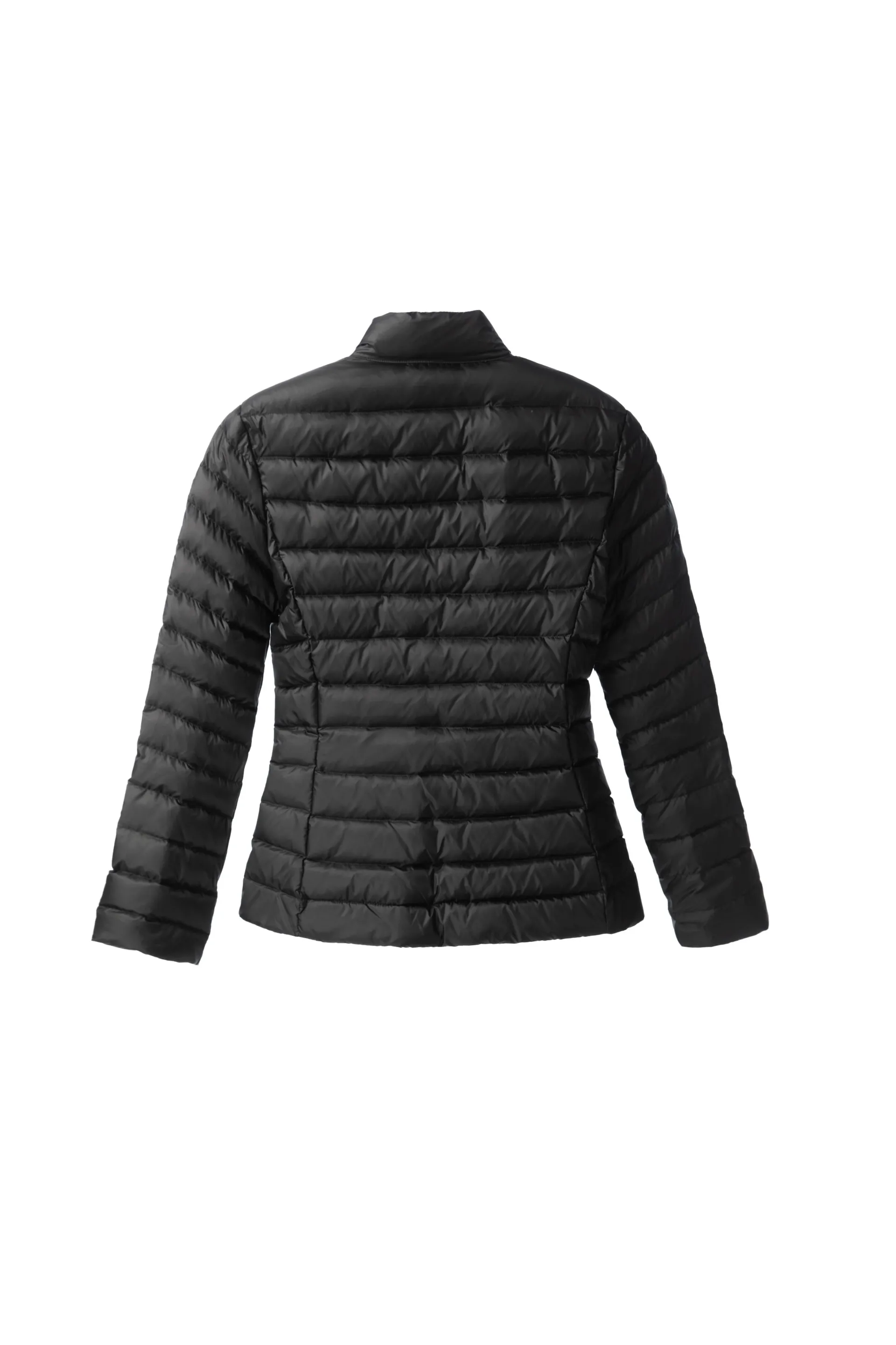 P760 Style number: Y128 Moncler's new 25-year women's down jacket is light and thin, with a perfect balance of temperature and style ▫️ 90% rare goose down filling｜Fearless in sub-zero temperatures, lightweight and temperature-locking ▫️ Innovative wool knitted sleeves｜Soft touch, three-dimensional silhouette is not bloated ▫️ High-end aesthetics of contrasting materials｜Matte pressed black feathers + delicate wool texture 🌟 Extravagant details • Demonstration of layering turtleneck sweaters | Lazy and high-end sense • K gold chain finishing touch | Eye-catching and sparkling design • Universal matching of trousers | One-click switching for commuting and dating "A winter shirt that can be worn for ten years" Color: Black·White·Pink Green Code Number: 1 2 3 4