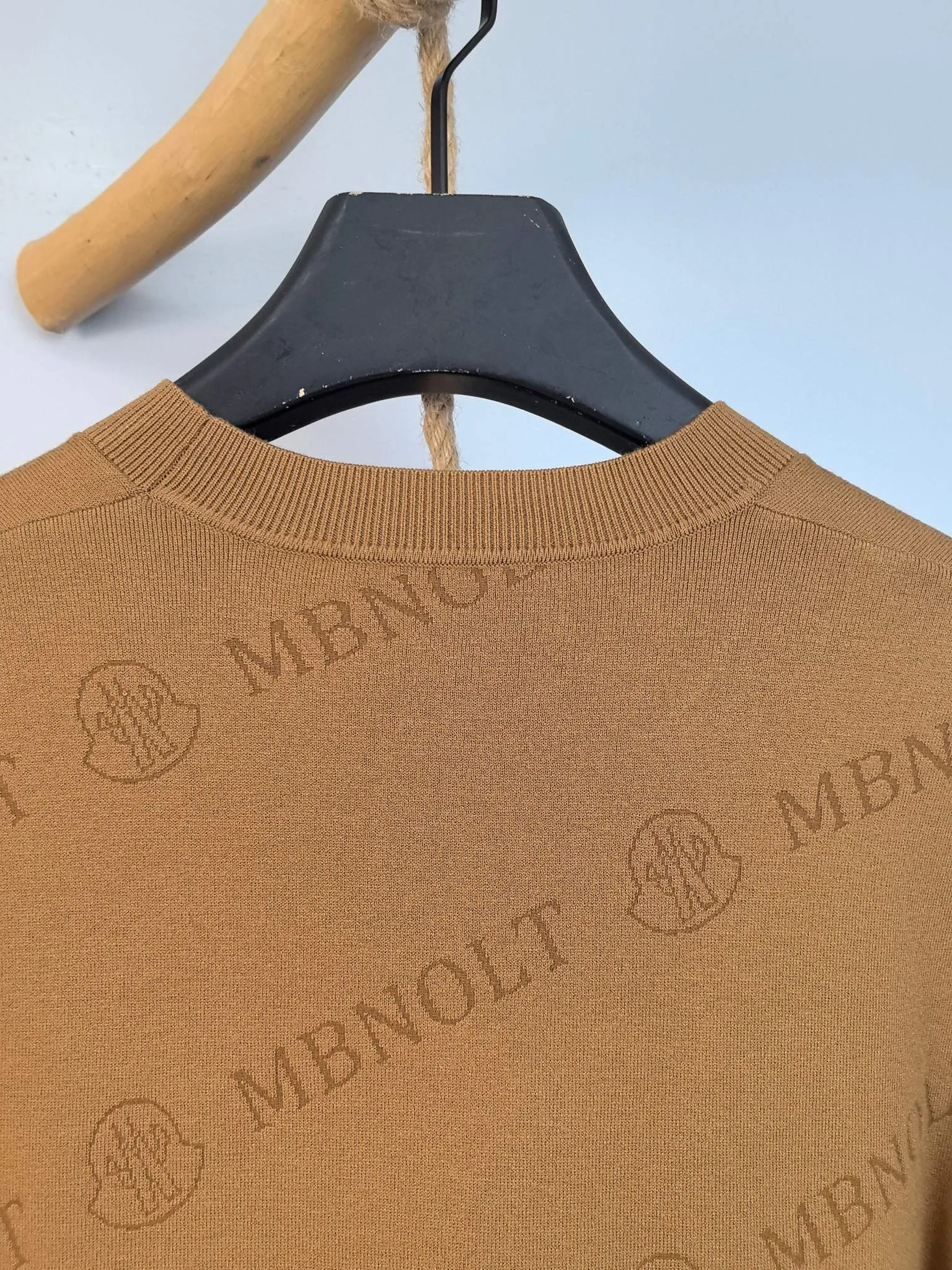 P440 MONCLER 2025 new knitted crew neck sweater, technical wool blended fabric, soft and comfortable, comfortable and breathable upper body, skin-friendly and non-irritating, unique design style, whether worn alone or matched, it is a versatile item, highlighting the personality of young people, extremely high-grade, and handsome upper body! Size: M-3XL