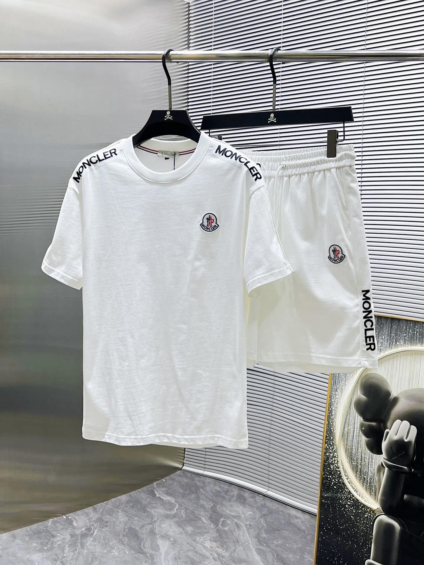 P560 Brand [MONCLER Mouth Covered] 2025 round neck short-sleeved shorts suit. The pure cotton fabric upper body will not be stuffy, the smooth and comfortable skin-friendly effect is more breathable, the fabric has its own texture, classic logo technology, a new interpretation from a unique angle, the first choice for fashion and versatility! Size: M-3XL (maximum wear: 190 pounds)
