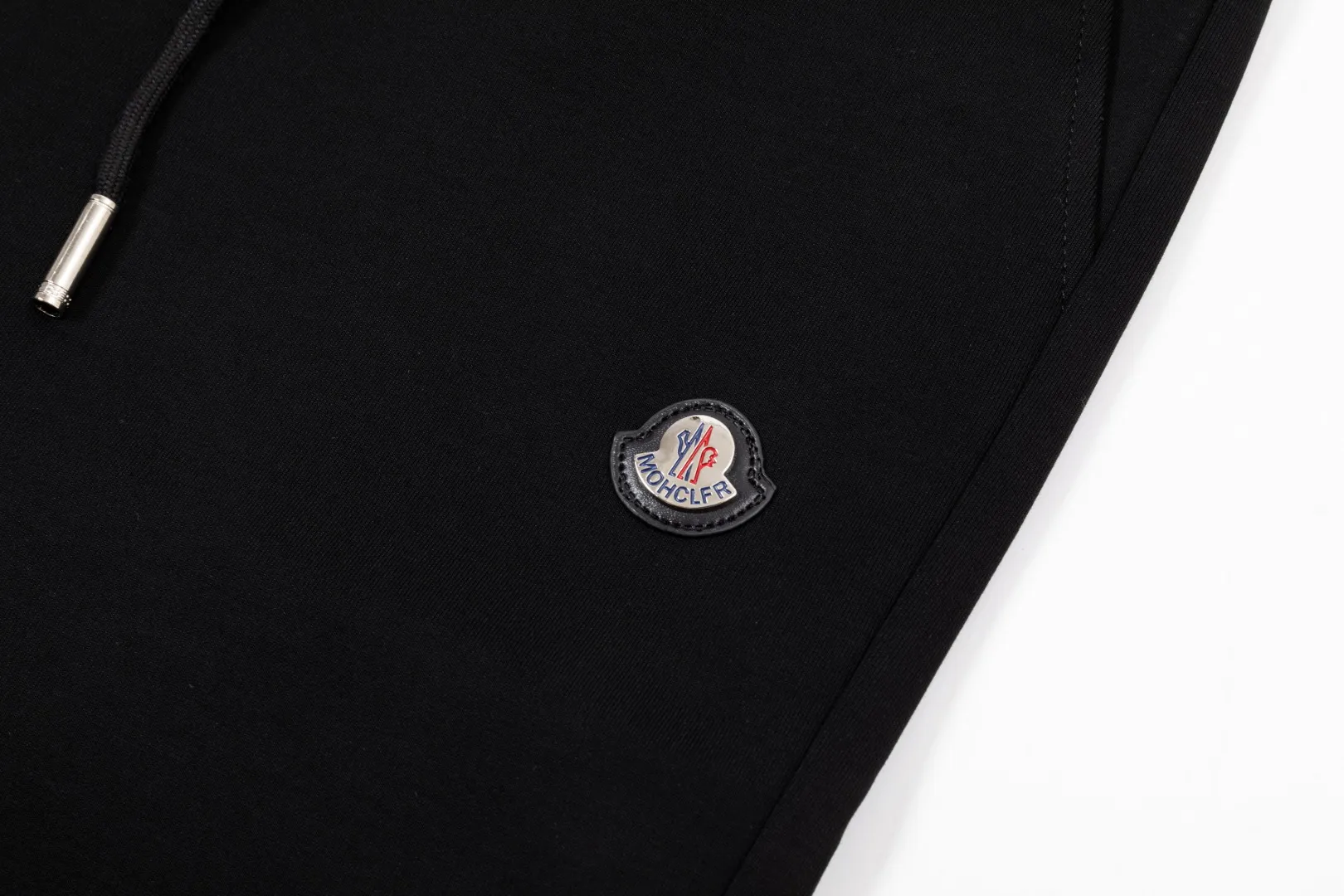 P290 Moncler new men's original casual pants and sweatpants, high-end customization, fashionable and versatile ✨✨✨three-dimensional embroidery embossed letter logo design, customized original imported 100% knitted cotton fabric, imported hardware accessories, elegant and handsome upper body, brand new sense of sight! The factory's fine workmanship and details are all in place. There is no need to choose anyone, and you must pay for your own money. Size: M-3XL (the largest size can wear about 185 pounds) black