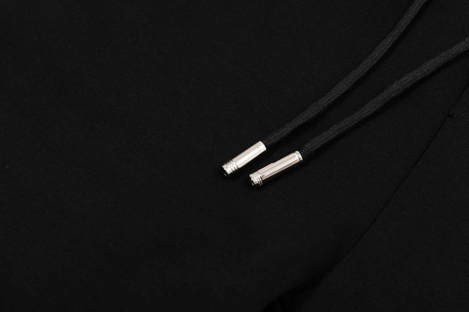 P290 Moncler new men's original casual pants and sweatpants, high-end customization, fashionable and versatile ✨✨✨three-dimensional embroidery embossed letter logo design, customized original imported 100% knitted cotton fabric, imported hardware accessories, elegant and handsome upper body, brand new sense of sight! The factory's fine workmanship and details are all in place. There is no need to choose anyone, and you must pay for your own money. Size: M-3XL (the largest size can wear about 185 pounds) black