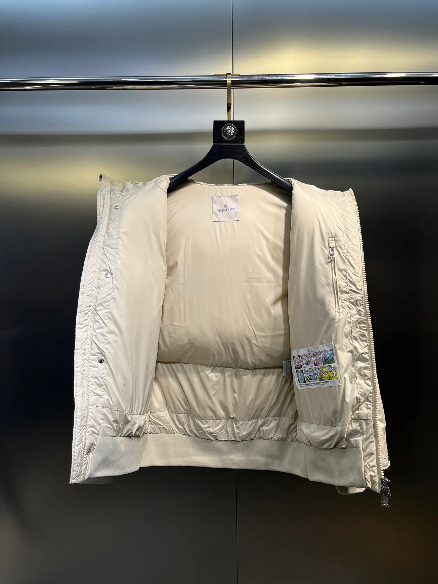 P840 moncler 🌟Down jacket Original 1:1 customized hardware accessories are all imported and original customized. Counters are welcome to compare. Absolutely high quality. Use top 90 duck down. Super soft. Top version, full of feathers. Super heavy industry. Fabric workmanship is perfect. Note: super soft. Size: 12345
