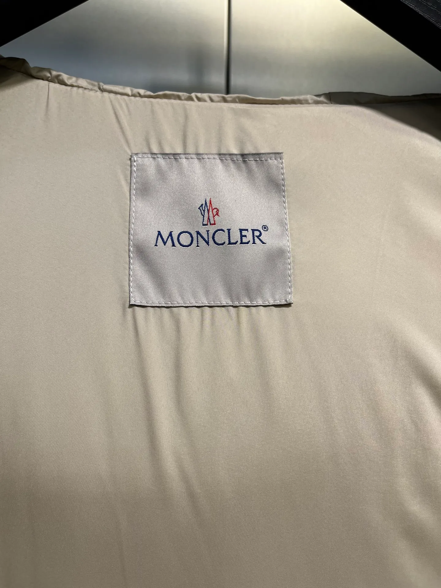 P840 moncler 🌟Down jacket Original 1:1 customized hardware accessories are all imported and original customized. Counters are welcome to compare. Absolutely high quality. Use top 90 duck down. Super soft. Top version, full of feathers. Super heavy industry. Fabric workmanship is perfect. Note: super soft. Size: 12345