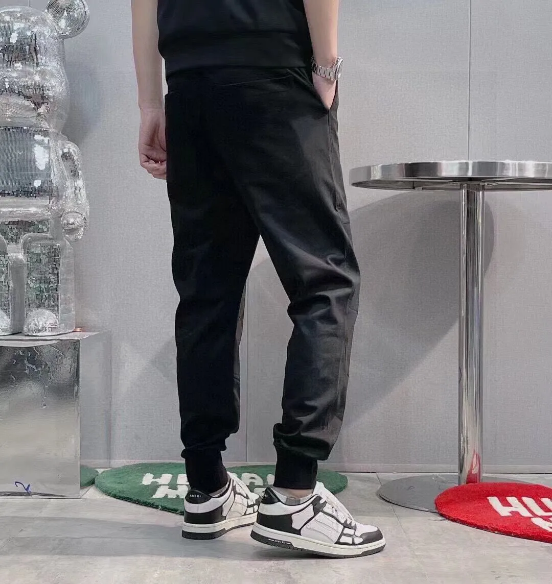 P320 [MONCLER] (Fat Man's Gospel) The same style as the 2025 official website. World-renowned luxury brand. Summer men's (double mercerized) high-quality 🐂 suit. It is made of imported original fabrics. It is a trendy style of the season and a versatile hit. Simple and elegant, precise workmanship allows you to be at the top of fashion. Size: M-5XL (can be worn up to 220 pounds)