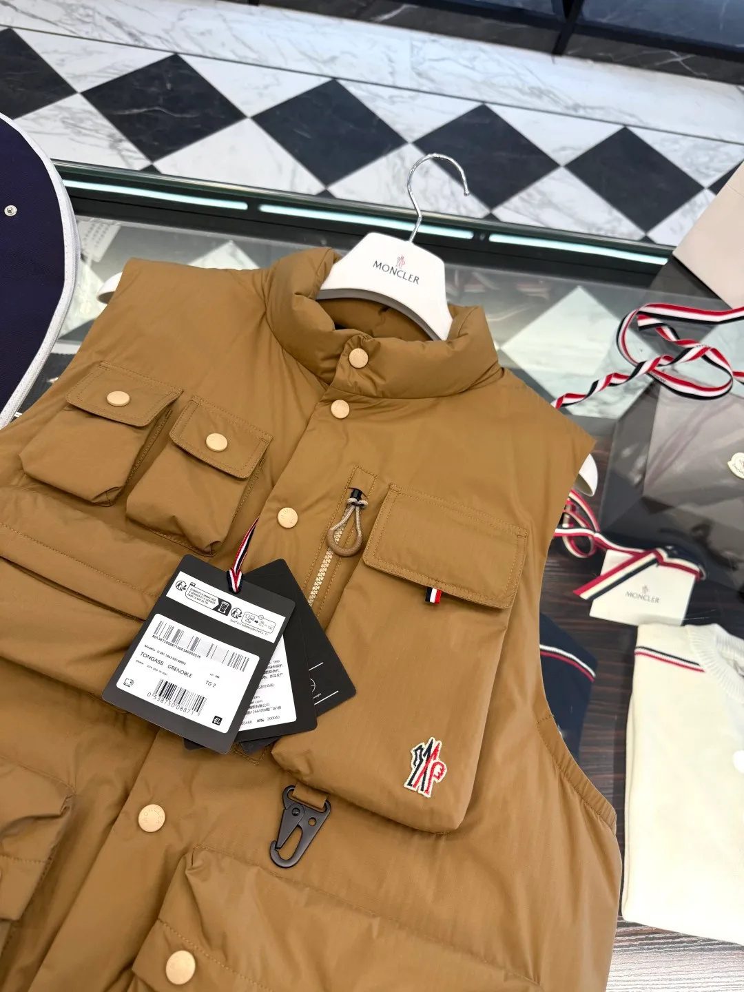 P860 Moncler Grenoble Tongass high-end black label series down vest. Technical functional fabric. More details in real shots.