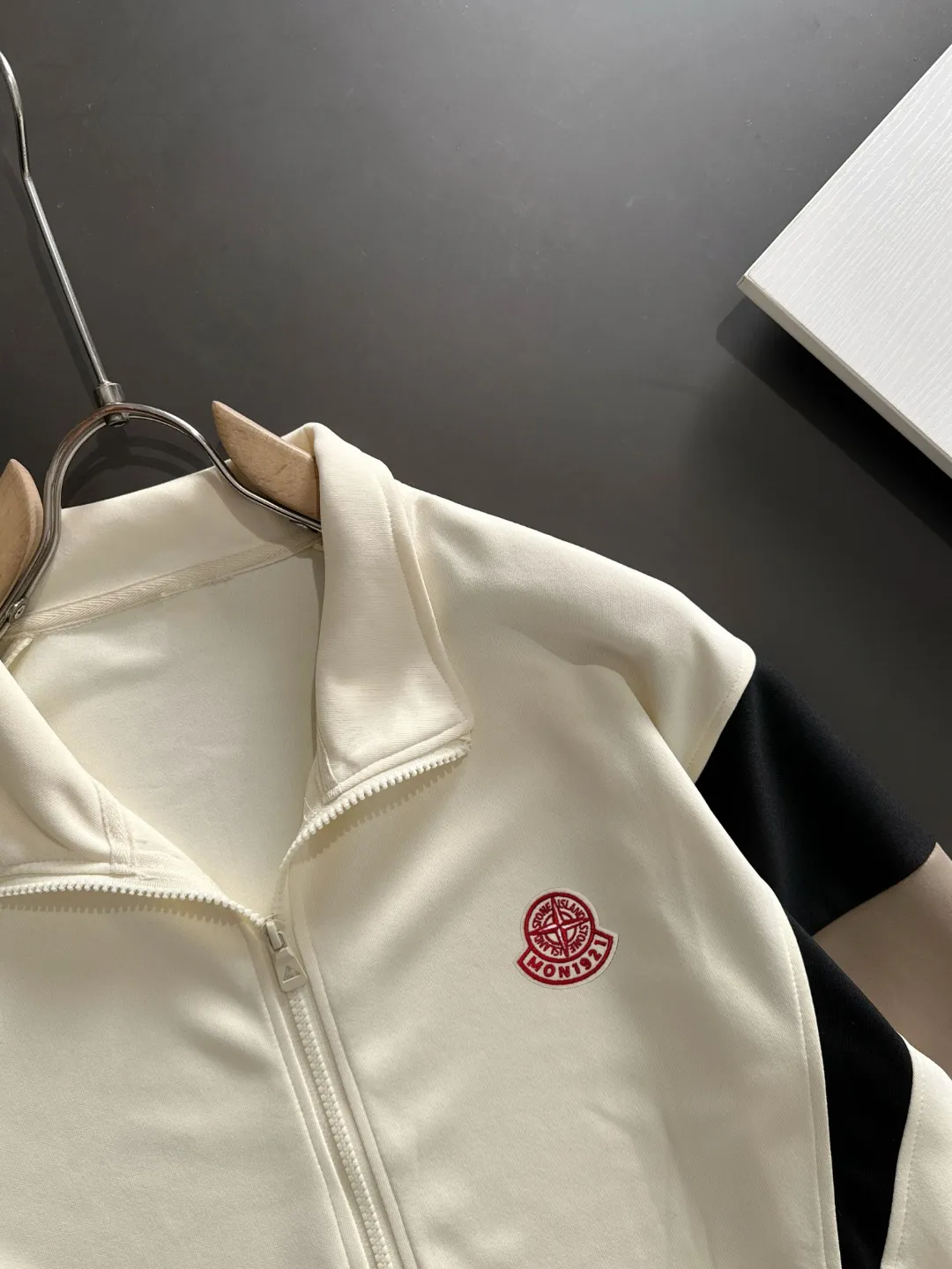 2-3 days to ship P720 Stone lsland/Stone Island joint MONCLER/Mongolian high quality 2025 autumn and winter new casual heavy industry suit exclusively developed by yb! High quality production! The top version of the trading company channel order, external orders for imported custom fabrics, high breathability and comfort, impeccable details, absolutely worth buying! This type of suit is also a must-have for lazy people. You don’t have to think about how to match it, you can just get it in one set! Brand element design concept, delicate and soft feel! It presents a casual cut and the upper body shape is great! On sale simultaneously on the official website! From a high-end men's positioning brand, the low-key luxury taste is irresistible! Exquisite workmanship and impeccable quality! The overall style is simple, fashionable and timeless, fully meeting the requirements of stylish and tasteful dressing! Size: M to 4XL (or state your height and weight when placing an order)