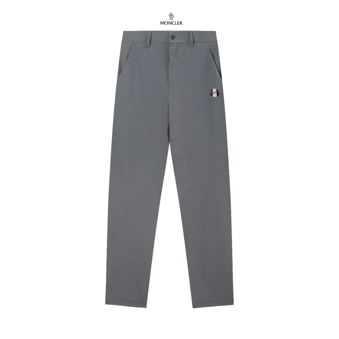 P250 Moncler spring and summer new model, two-color high-quality thin business casual fashionable ice silk trousers. Smooth, comfortable, anti-wrinkle and traceless good trousers. 🗯Soft texture, slightly elastic to the touch, cool ice silk trousers. Waist elastic band, fashionable version design. 🗯 Neat and neat line routing, suitable for both business and leisure! It can be easily controlled by all body types. Two classic colors are available. 🗯New summer product. Versatile and easy to match. The upper body is very simple, handsome and stylish. Both men and women can easily control it. Color: Black Gray Size: M-XXXL